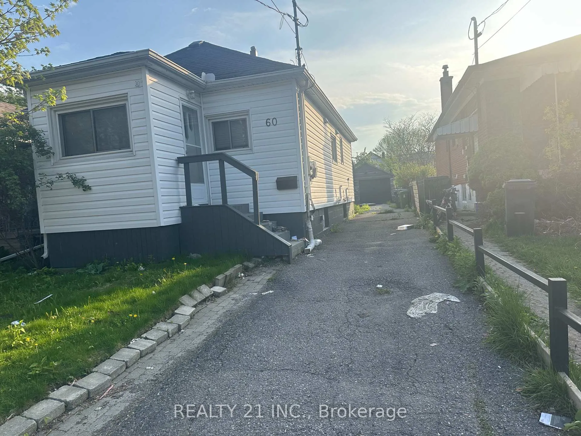 Photo 2 of Unit (Main), 60 Phillip Avenue, Scarborough, Birchcliffe-Cliffside — HOMEH
