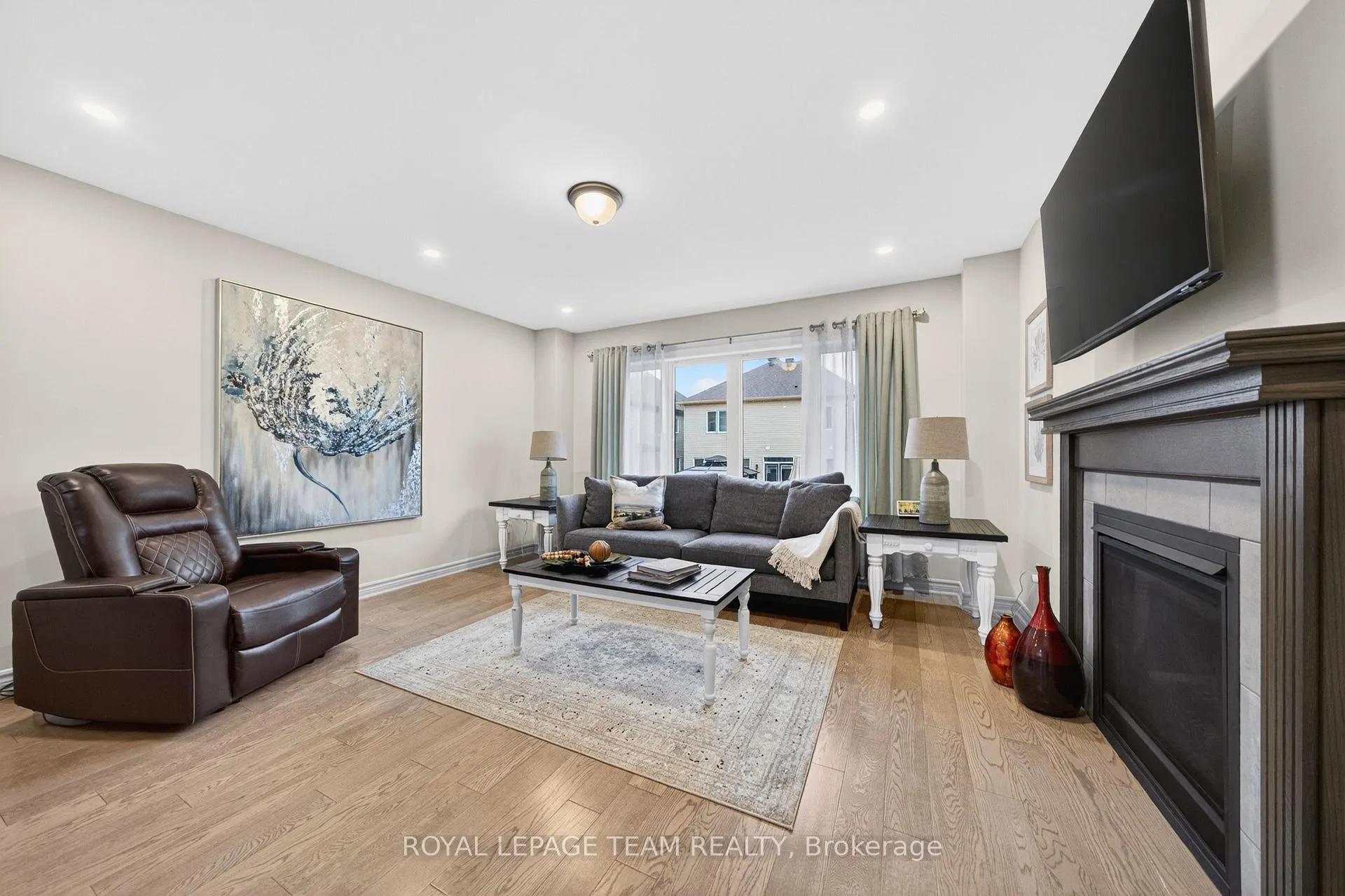 Photo 5 of 819 Stallion Crescent, Ottawa, Stittsville (South) — HOMEH