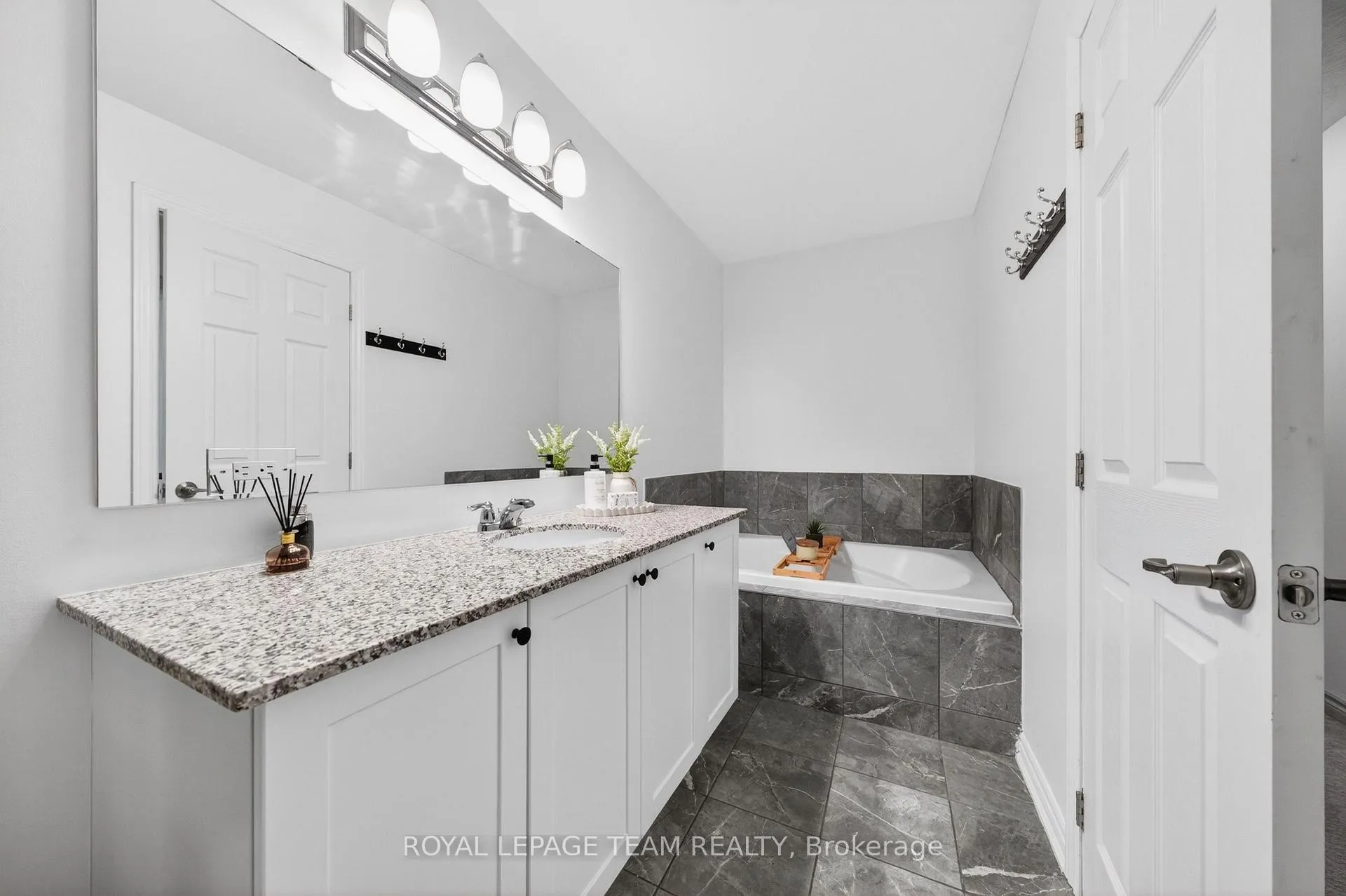 Photo 29 of 819 Stallion Crescent, Ottawa, Stittsville (South) — HOMEH