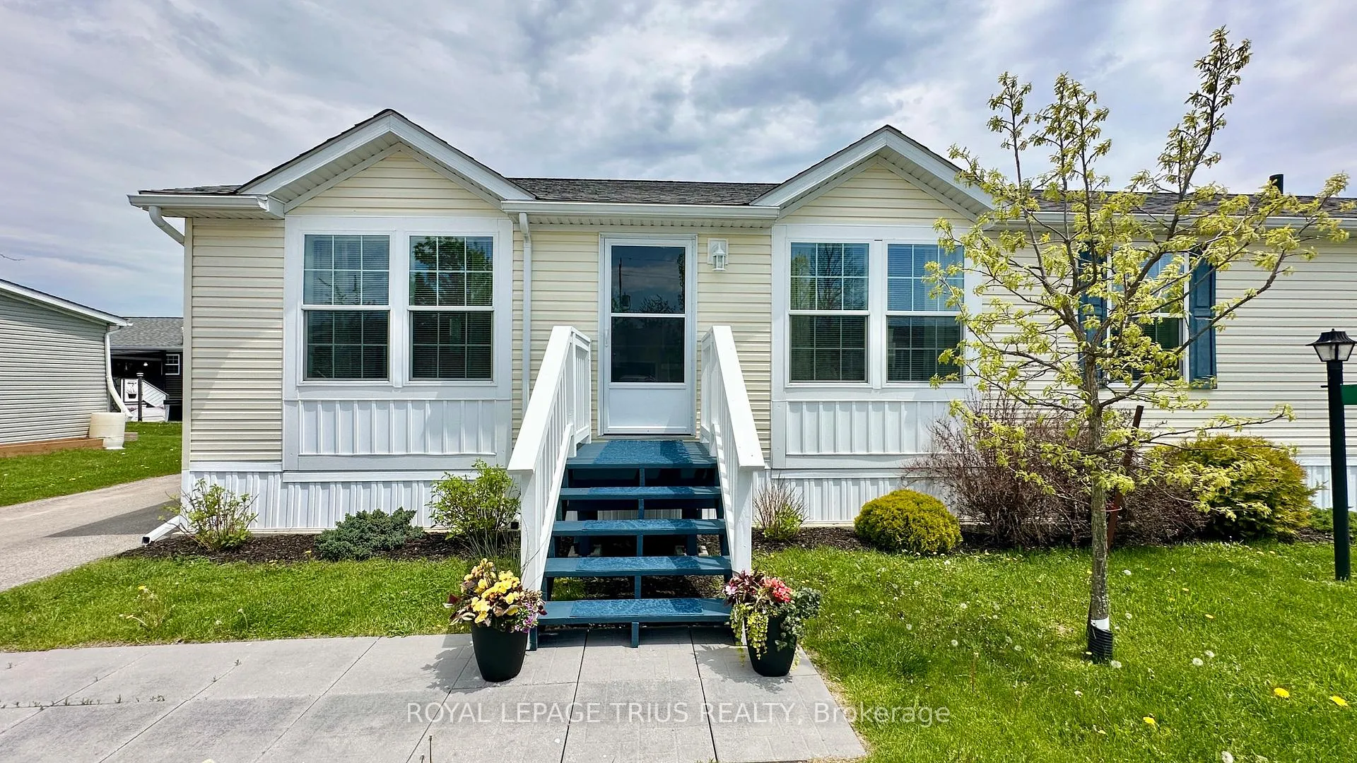 Photo 2 of 4 Cricklewood Crescent, Markham, Royal Orchard — HOMEH