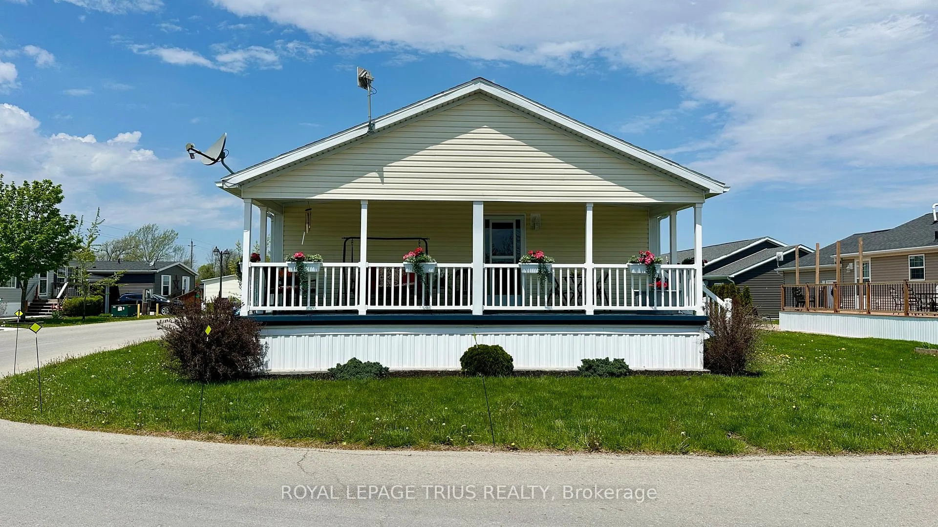 Photo 3 of 4 Cricklewood Crescent, Markham, Royal Orchard — HOMEH
