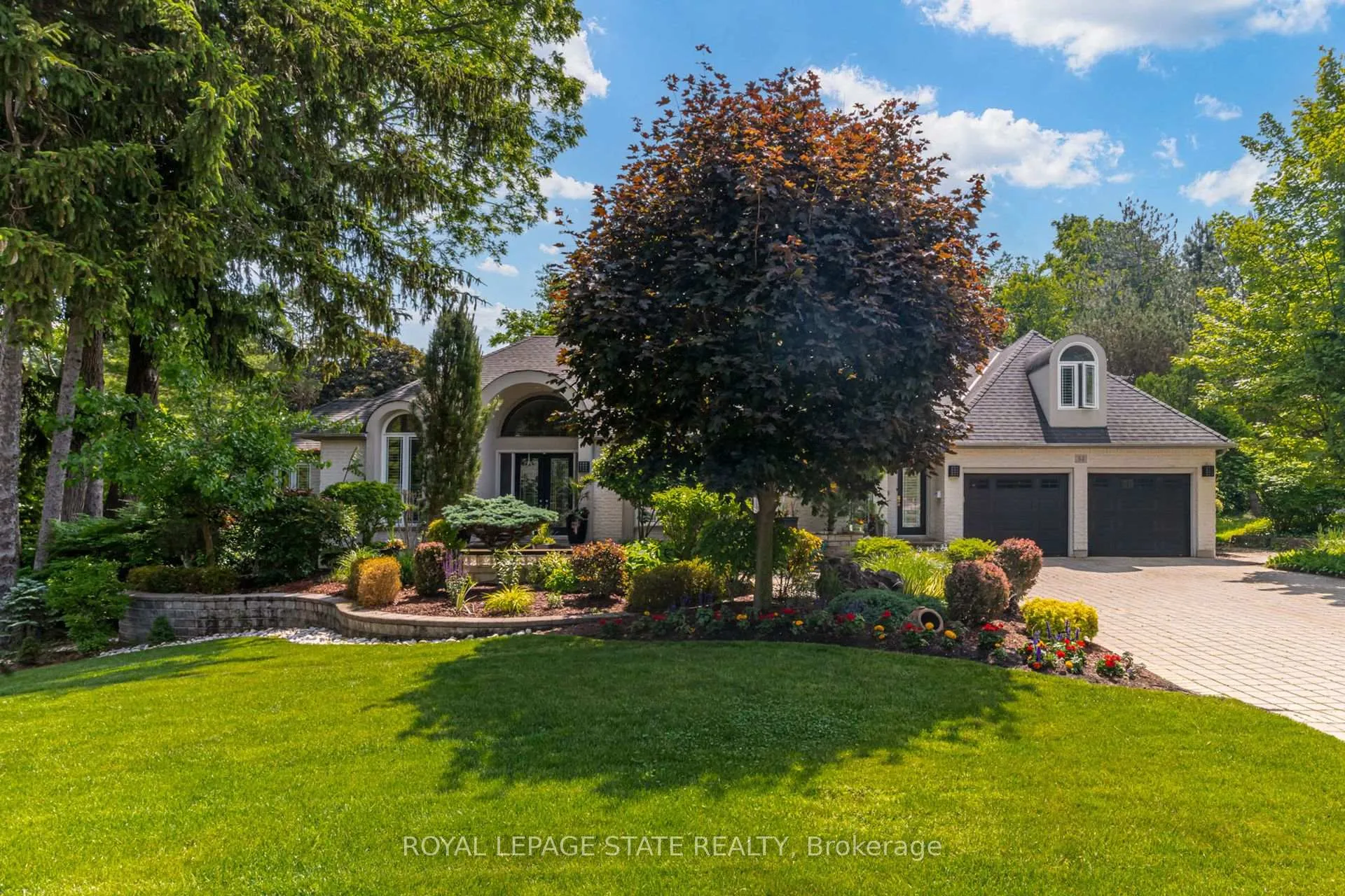 Photo 2 of 34 Harrington Place, Hamilton, Ancaster — HOMEH