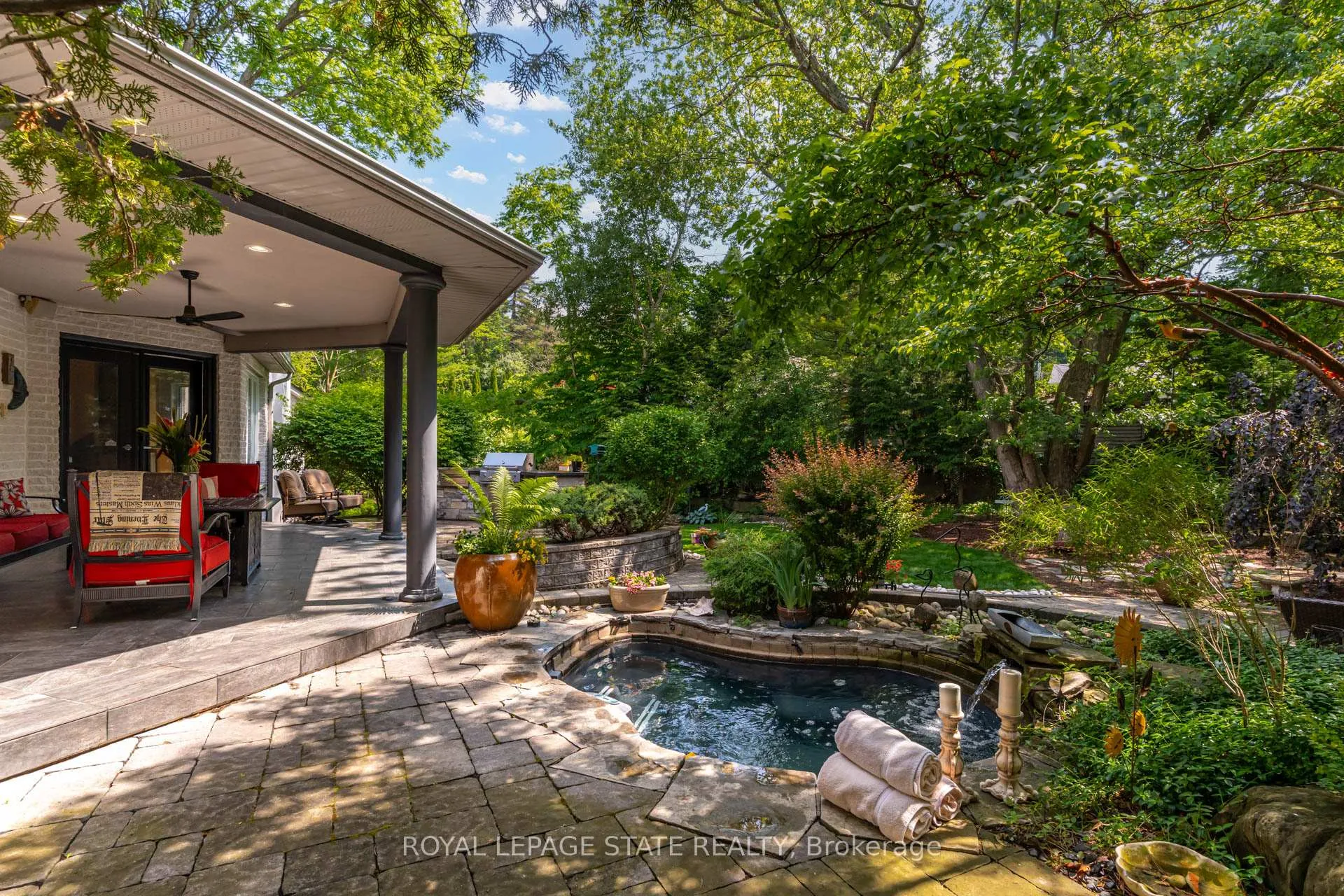 Photo 4 of 34 Harrington Place, Hamilton, Ancaster — HOMEH
