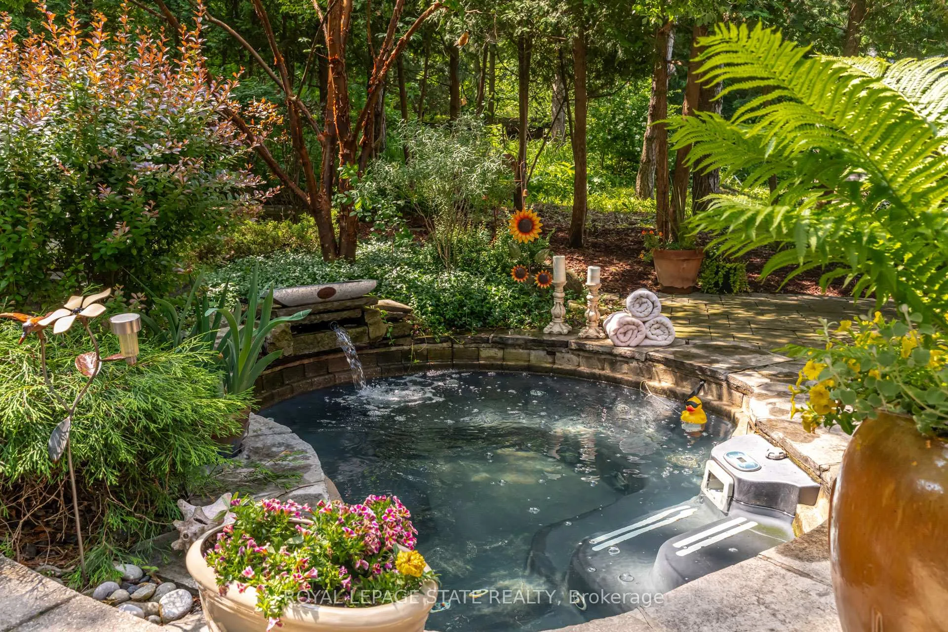 Photo 5 of 34 Harrington Place, Hamilton, Ancaster — HOMEH
