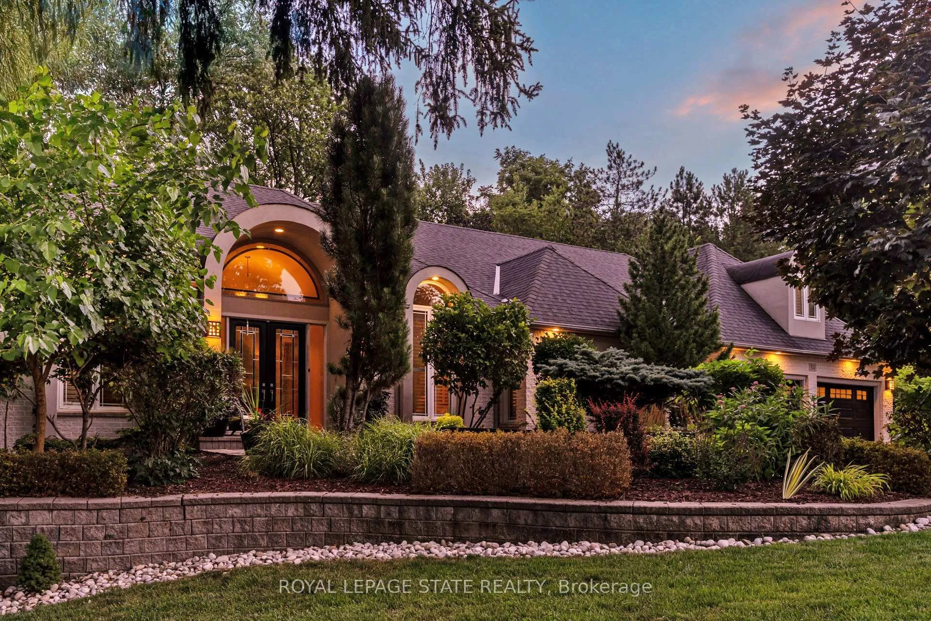 Photo 6 of 34 Harrington Place, Hamilton, Ancaster — HOMEH