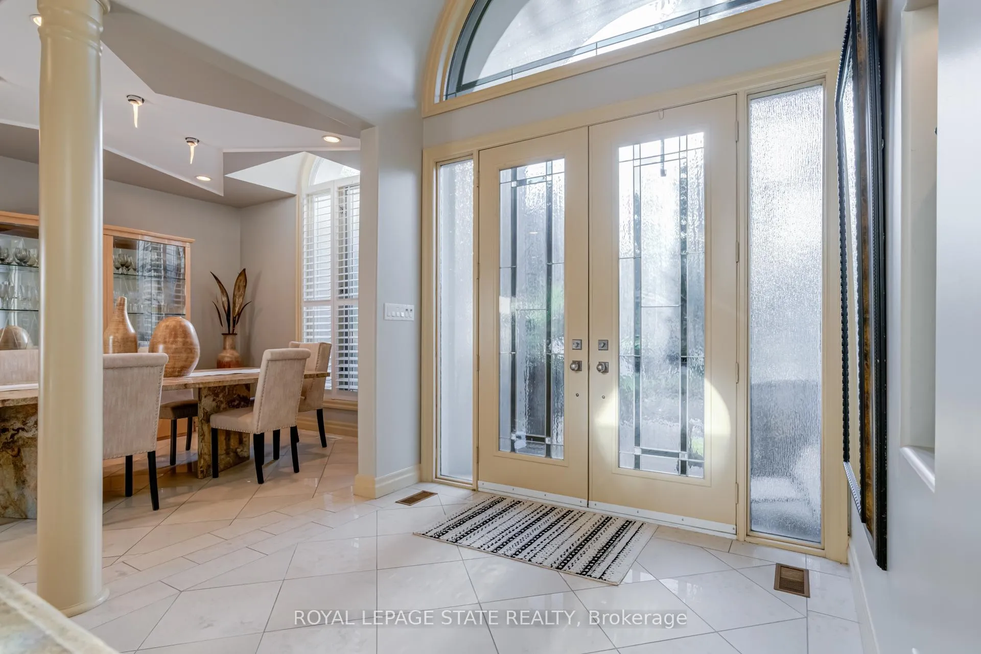 Photo 7 of 34 Harrington Place, Hamilton, Ancaster — HOMEH