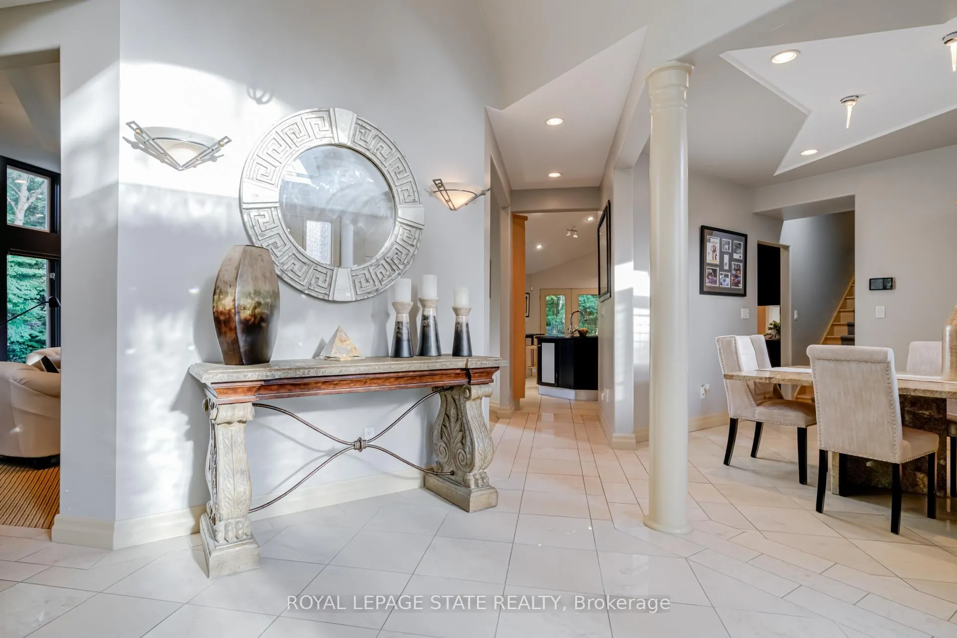 Photo 8 of 34 Harrington Place, Hamilton, Ancaster — HOMEH