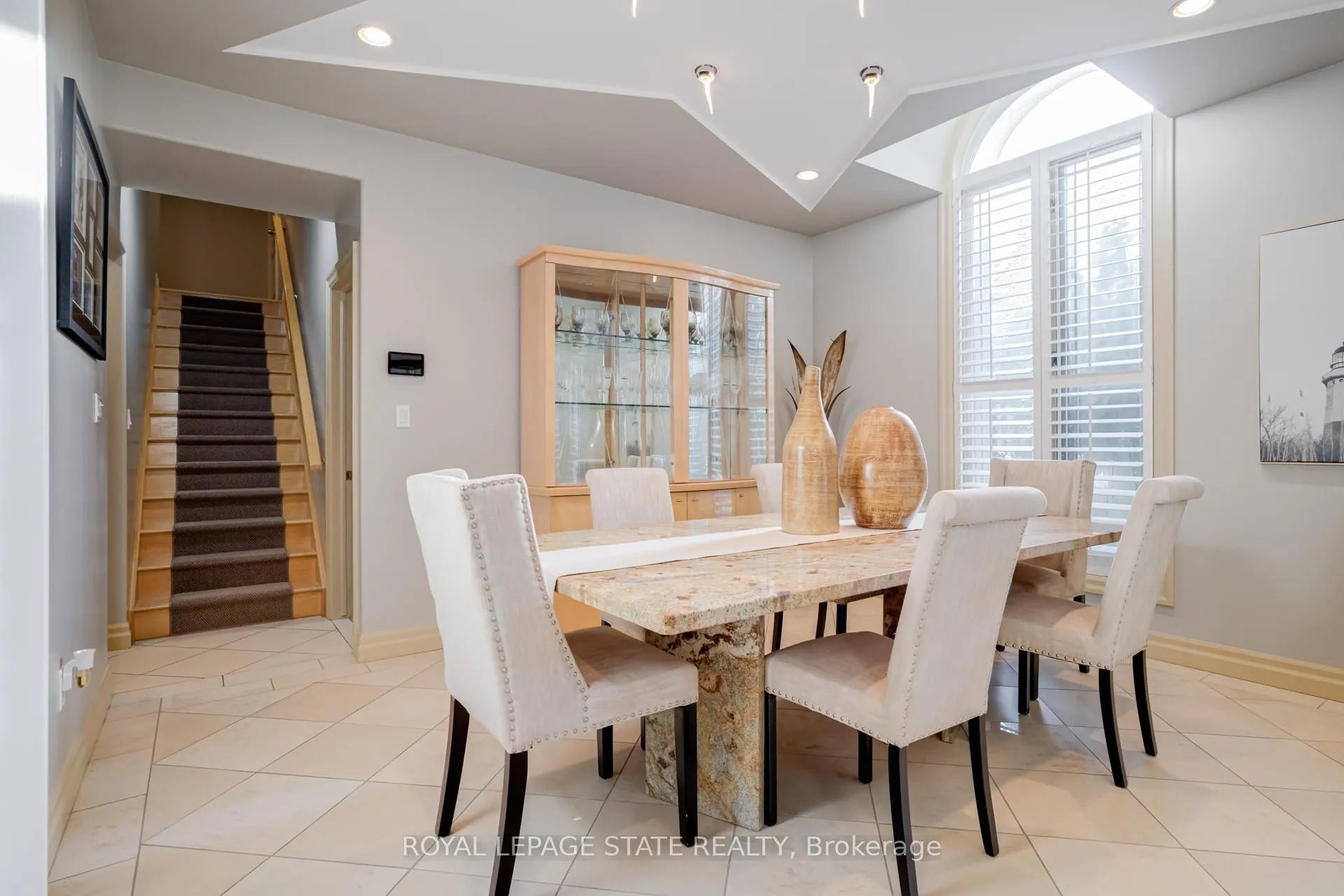 Photo 9 of 34 Harrington Place, Hamilton, Ancaster — HOMEH