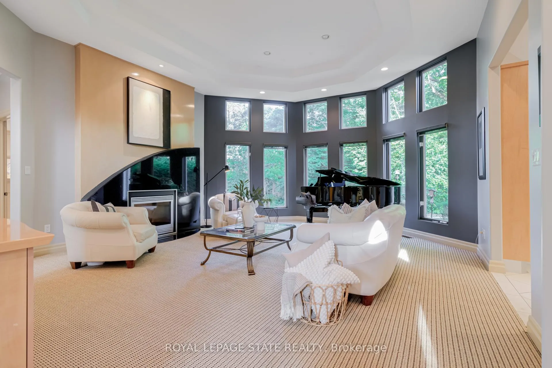 Photo 10 of 34 Harrington Place, Hamilton, Ancaster — HOMEH