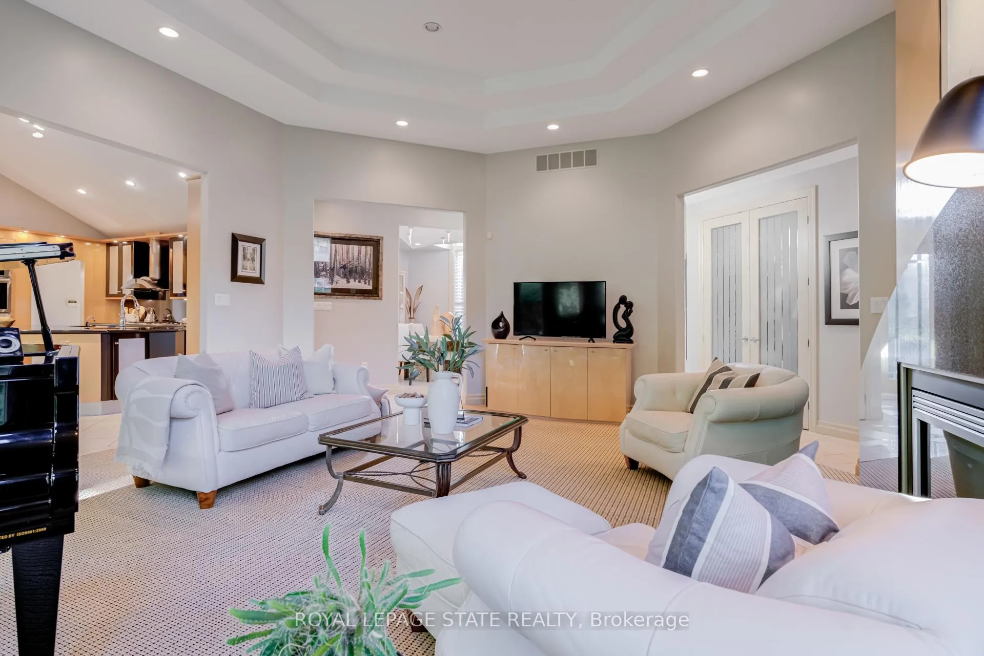 Photo 11 of 34 Harrington Place, Hamilton, Ancaster — HOMEH