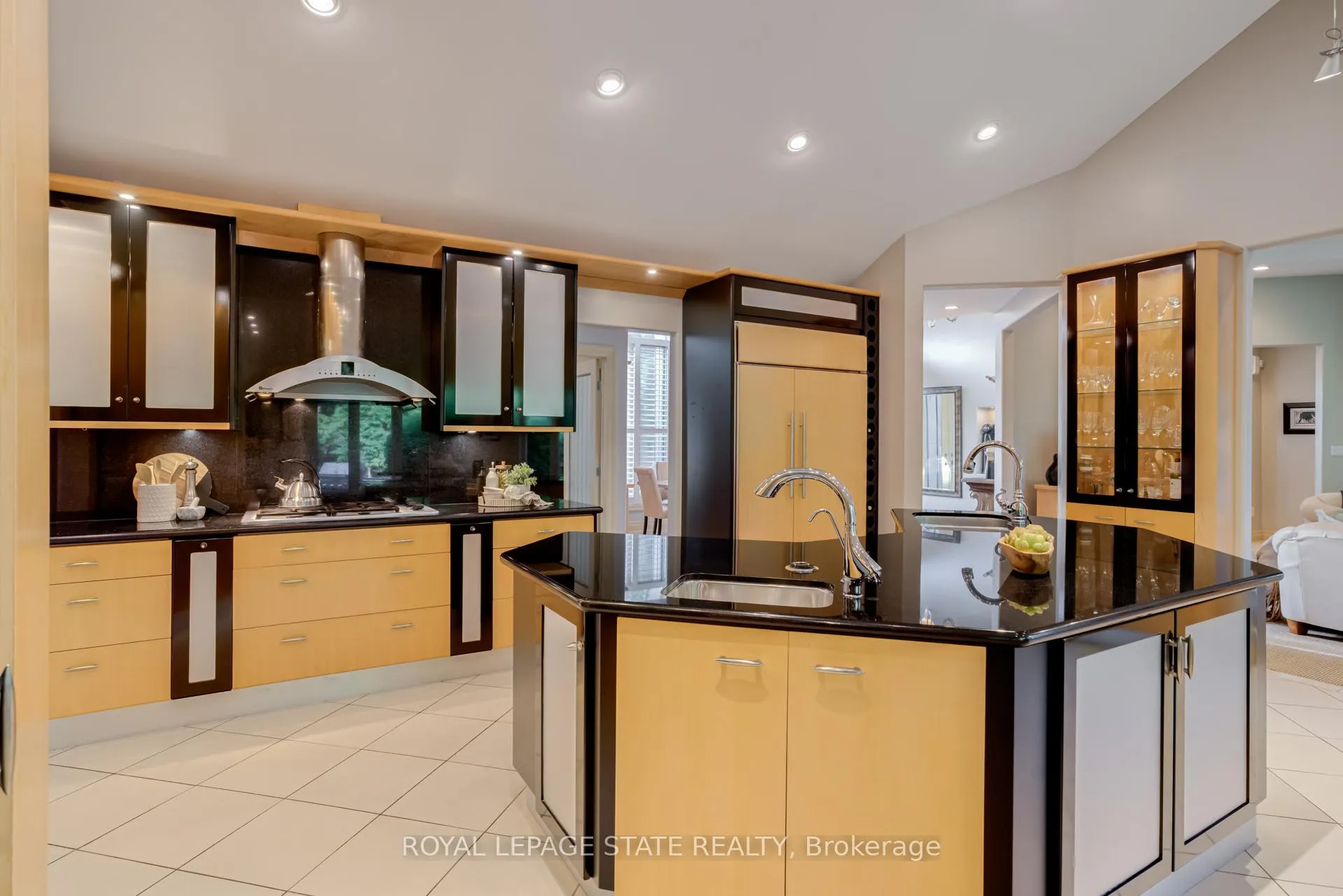 Photo 14 of 34 Harrington Place, Hamilton, Ancaster — HOMEH