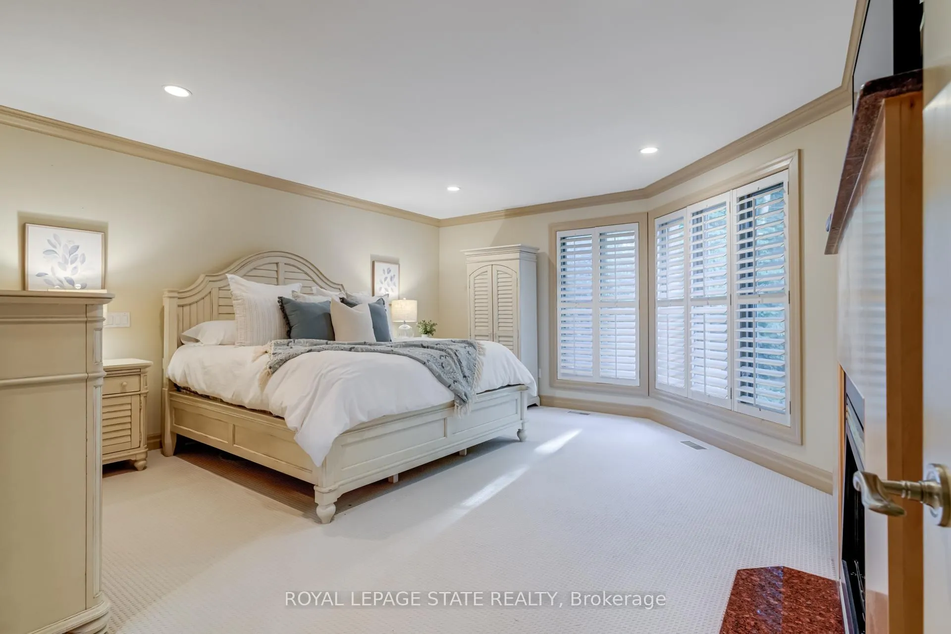 Photo 18 of 34 Harrington Place, Hamilton, Ancaster — HOMEH