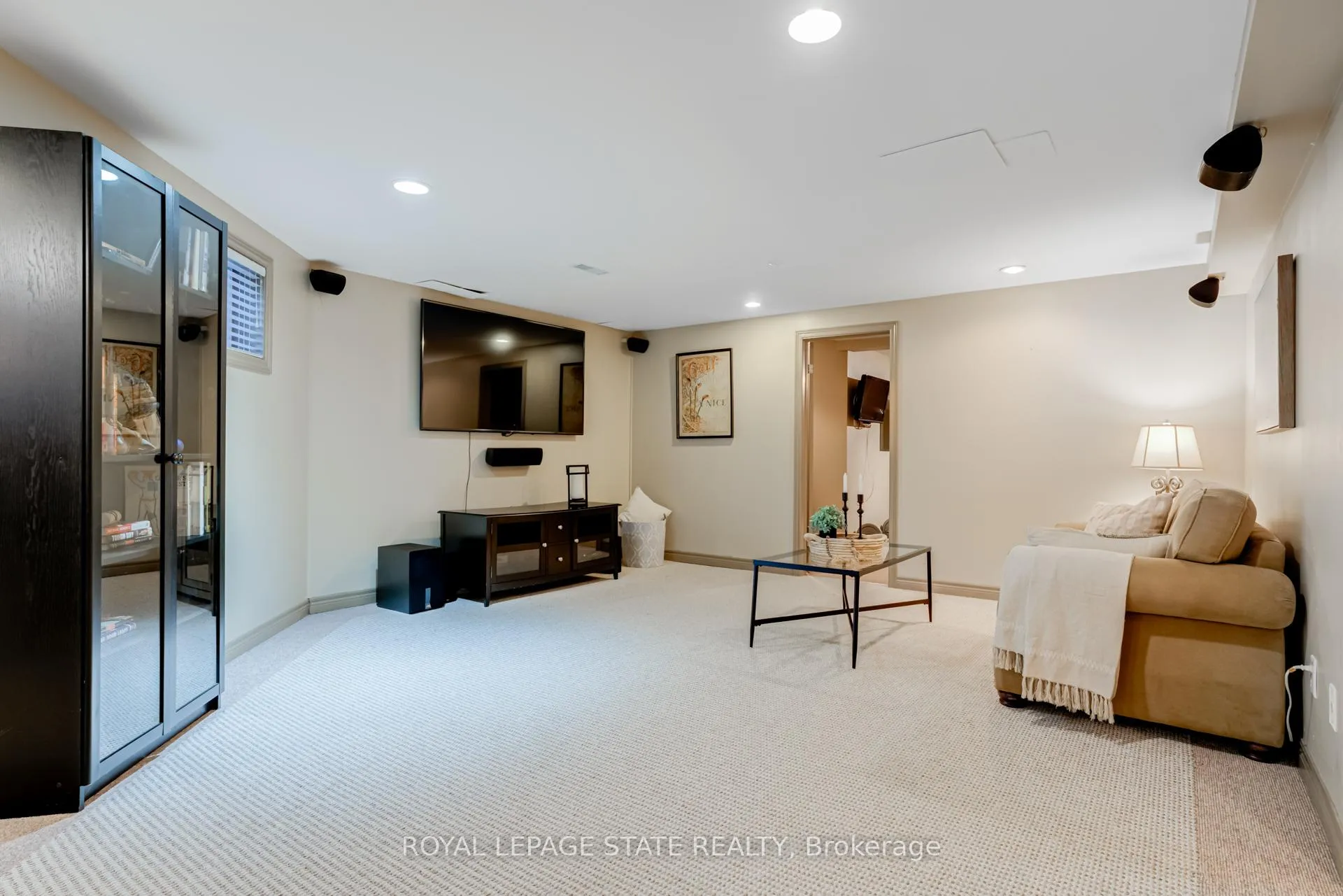 Photo 29 of 34 Harrington Place, Hamilton, Ancaster — HOMEH