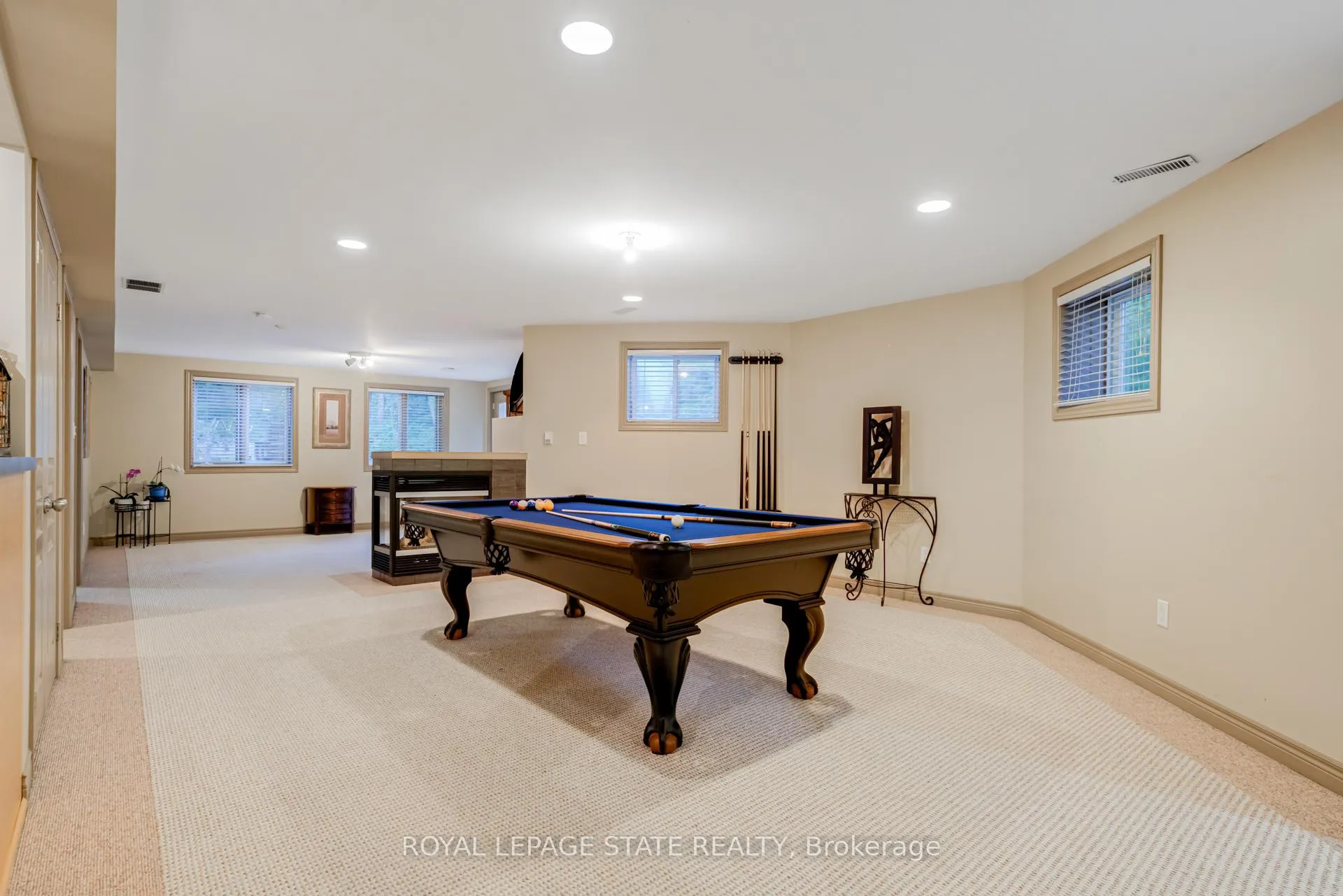 Photo 30 of 34 Harrington Place, Hamilton, Ancaster — HOMEH