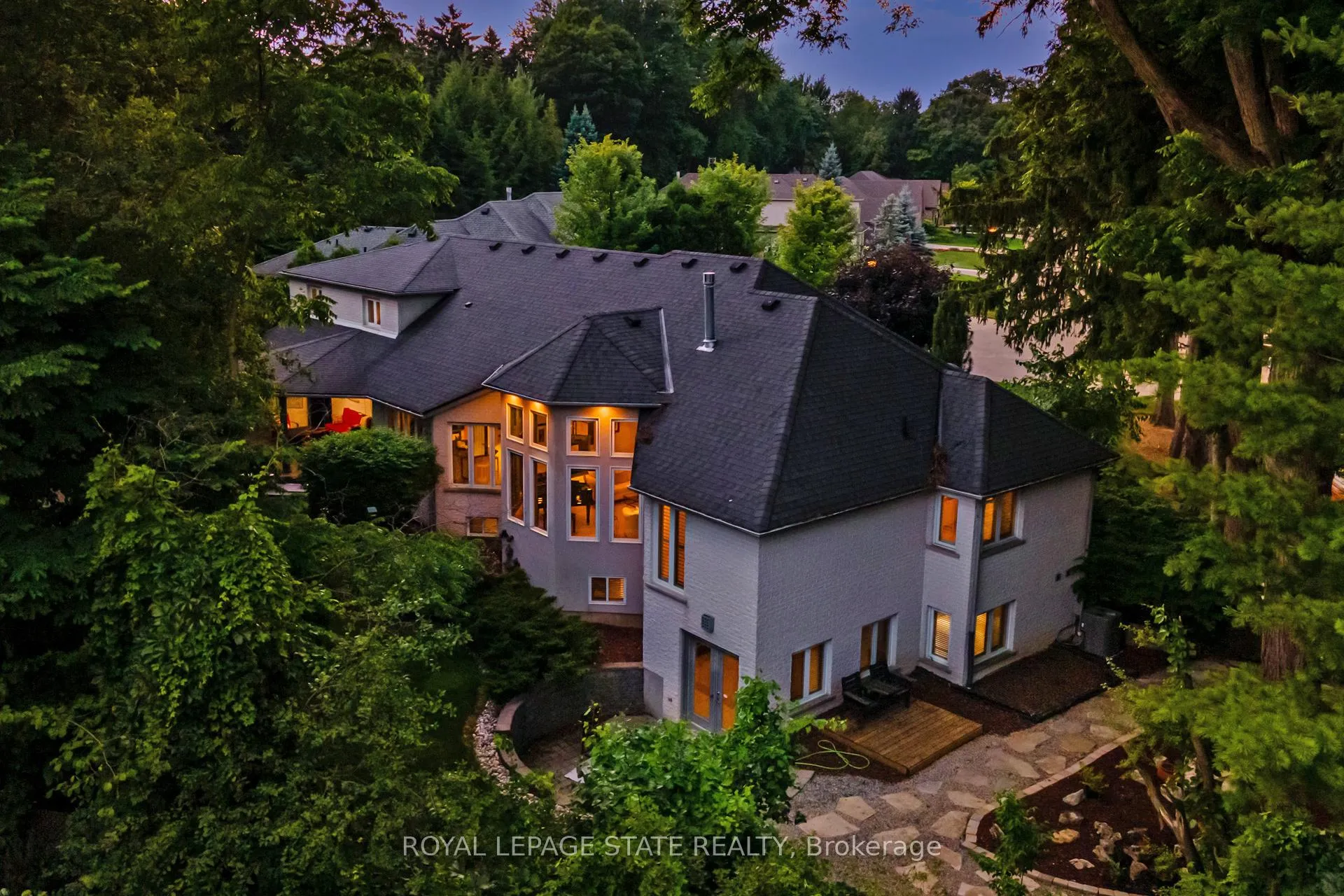 Photo 36 of 34 Harrington Place, Hamilton, Ancaster — HOMEH