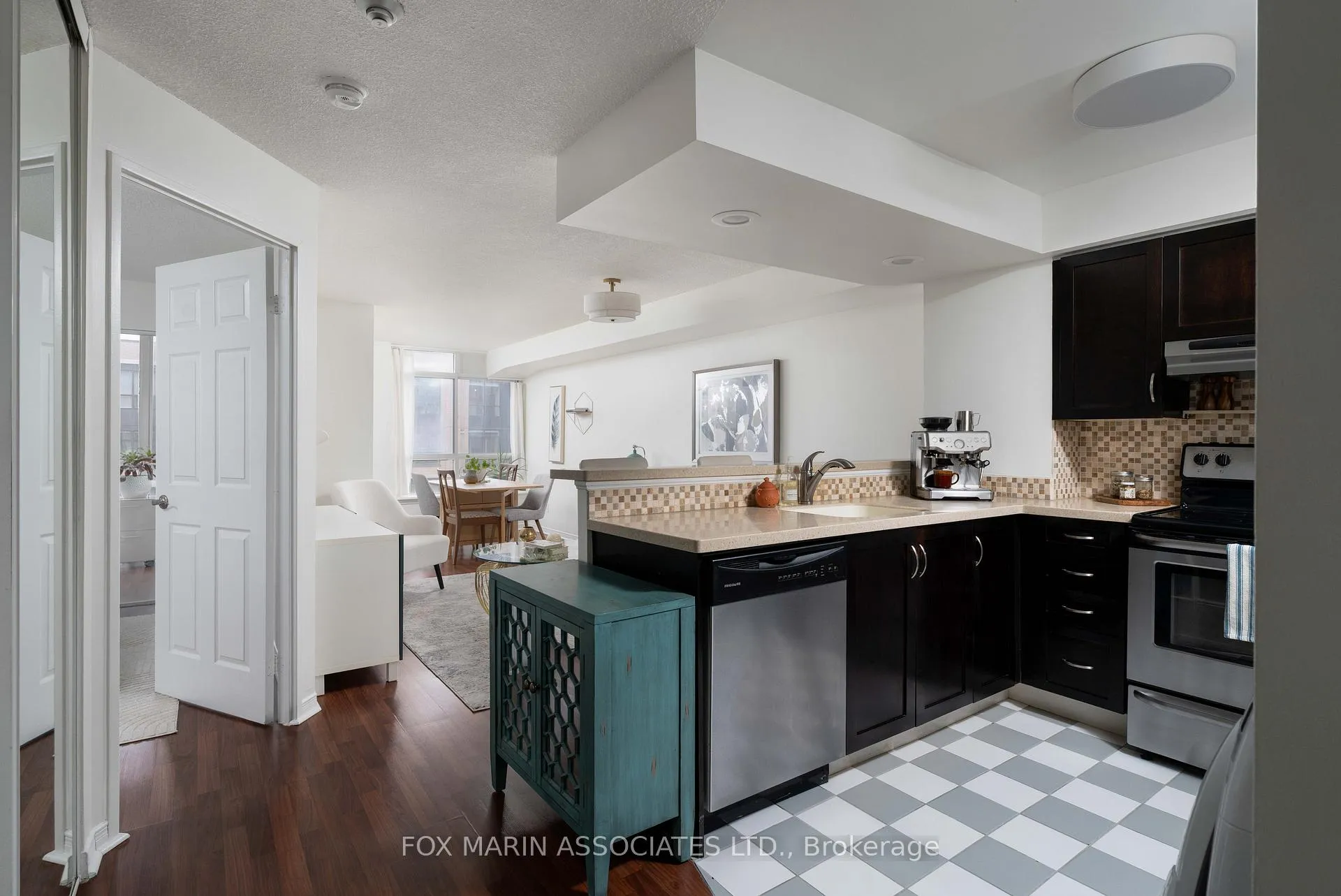 Front of Unit 815, 801 King Street W