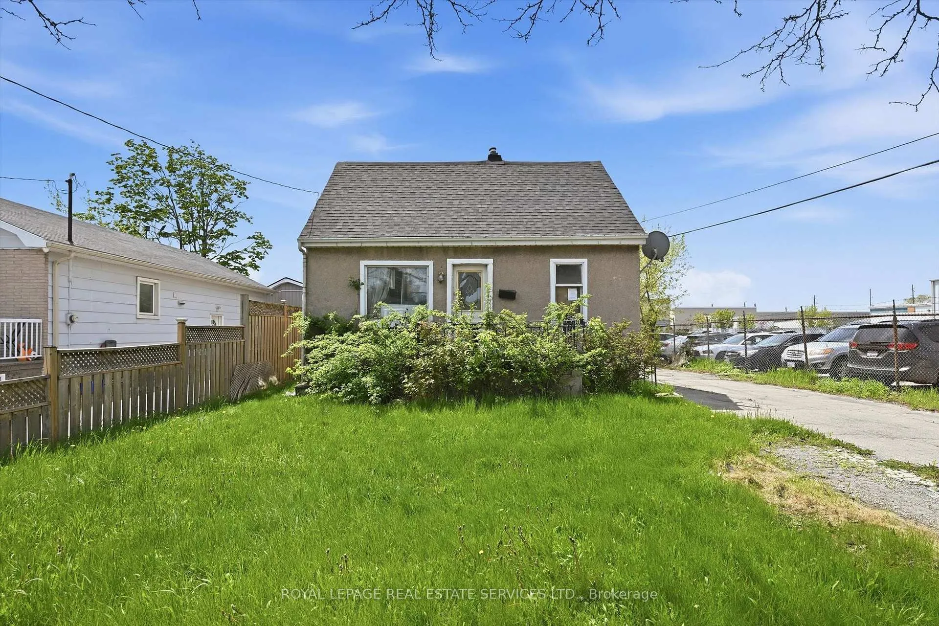 Photo 1 of 700 Rennie Street, Hamilton, Parkview — HOMEH