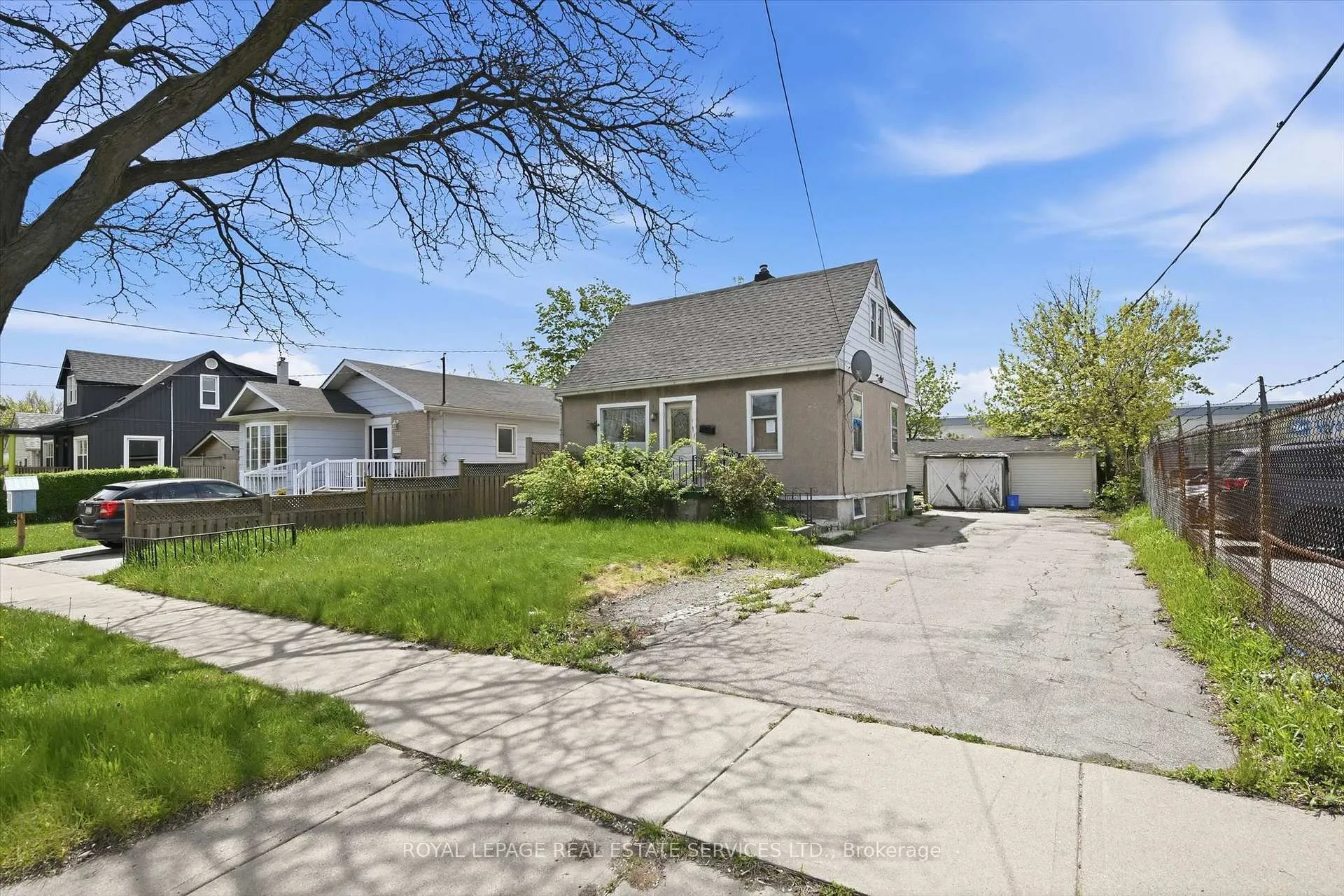 Photo 2 of 700 Rennie Street, Hamilton, Parkview — HOMEH
