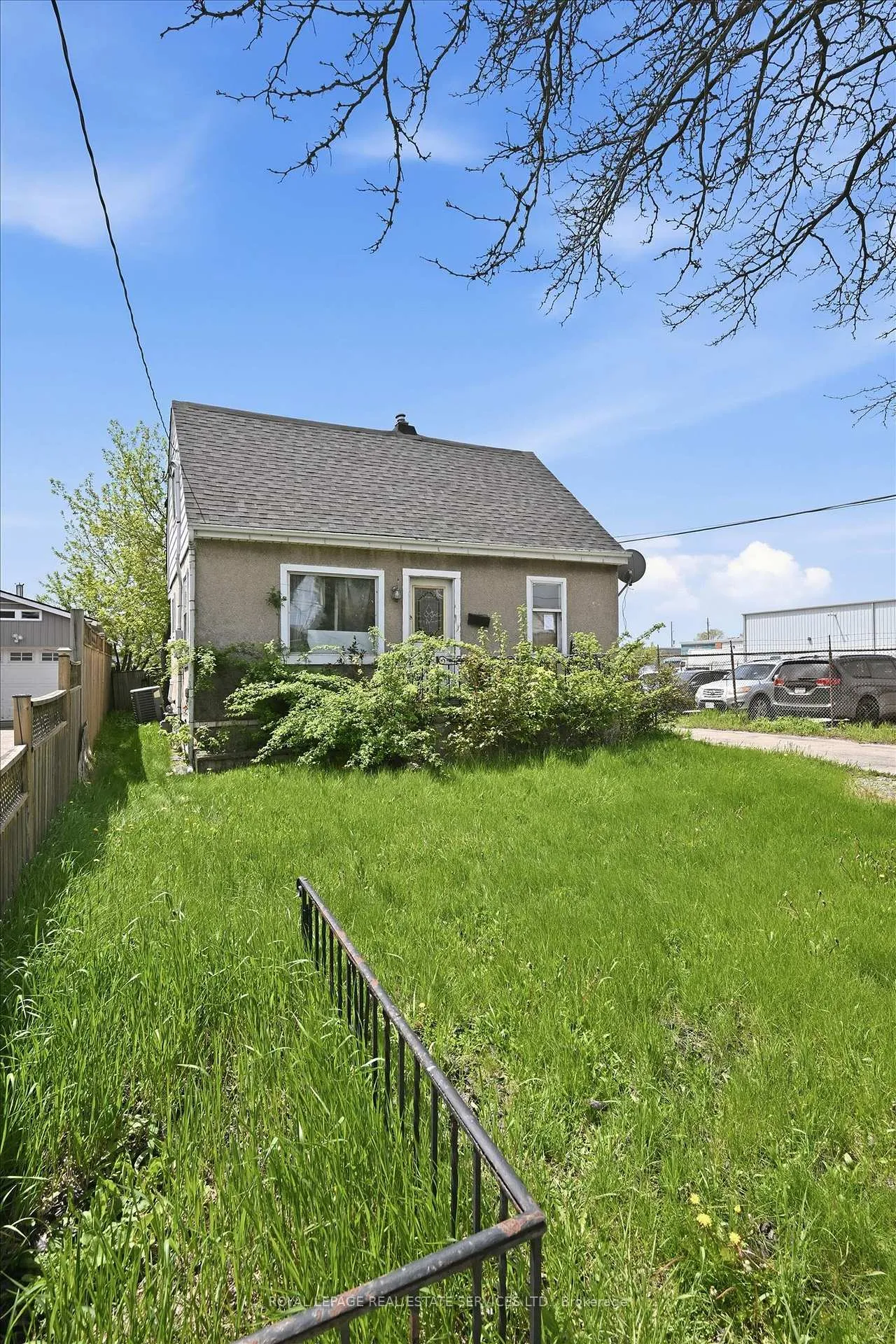 Photo 3 of 700 Rennie Street, Hamilton, Parkview — HOMEH