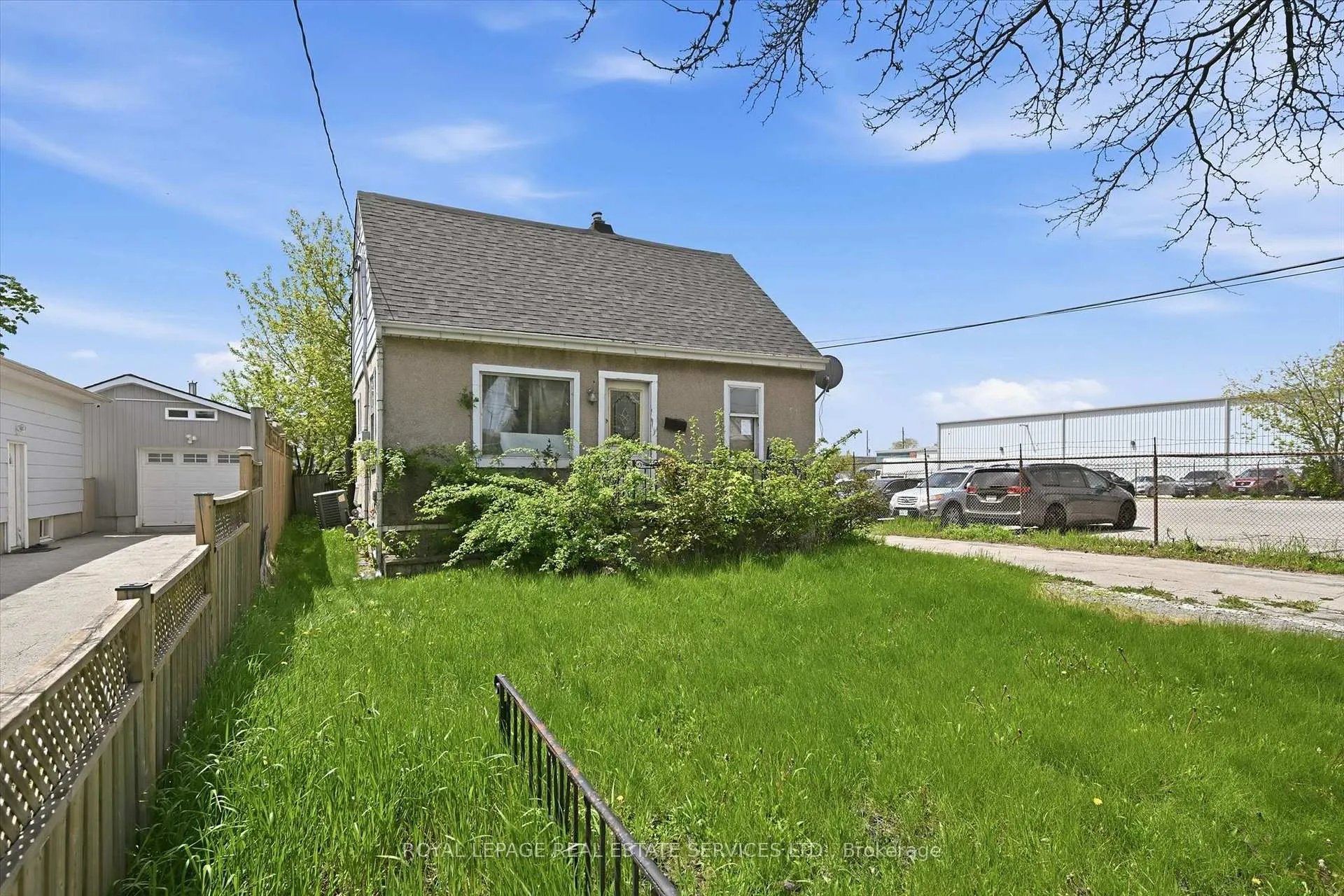 Photo 4 of 700 Rennie Street, Hamilton, Parkview — HOMEH