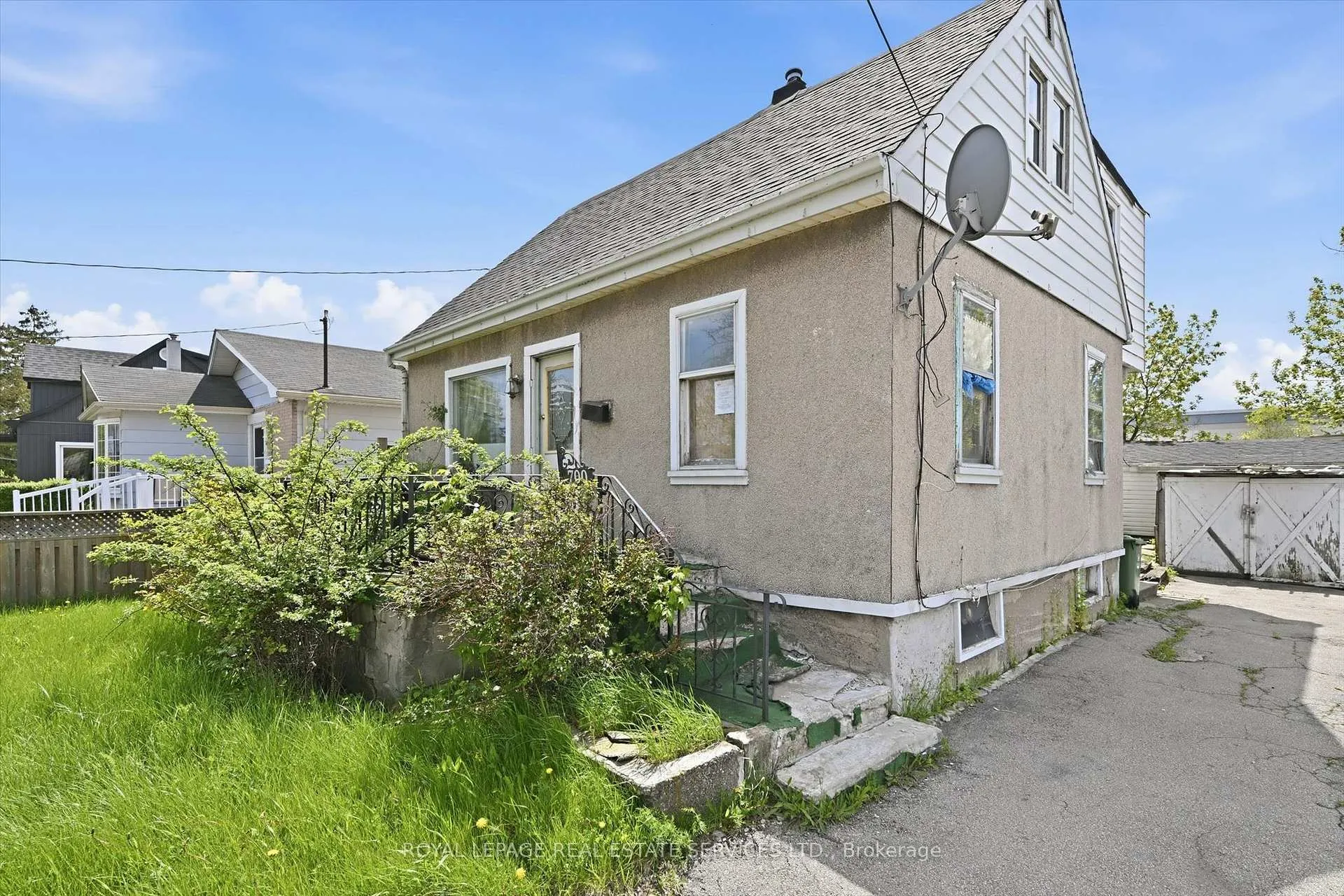 Photo 5 of 700 Rennie Street, Hamilton, Parkview — HOMEH