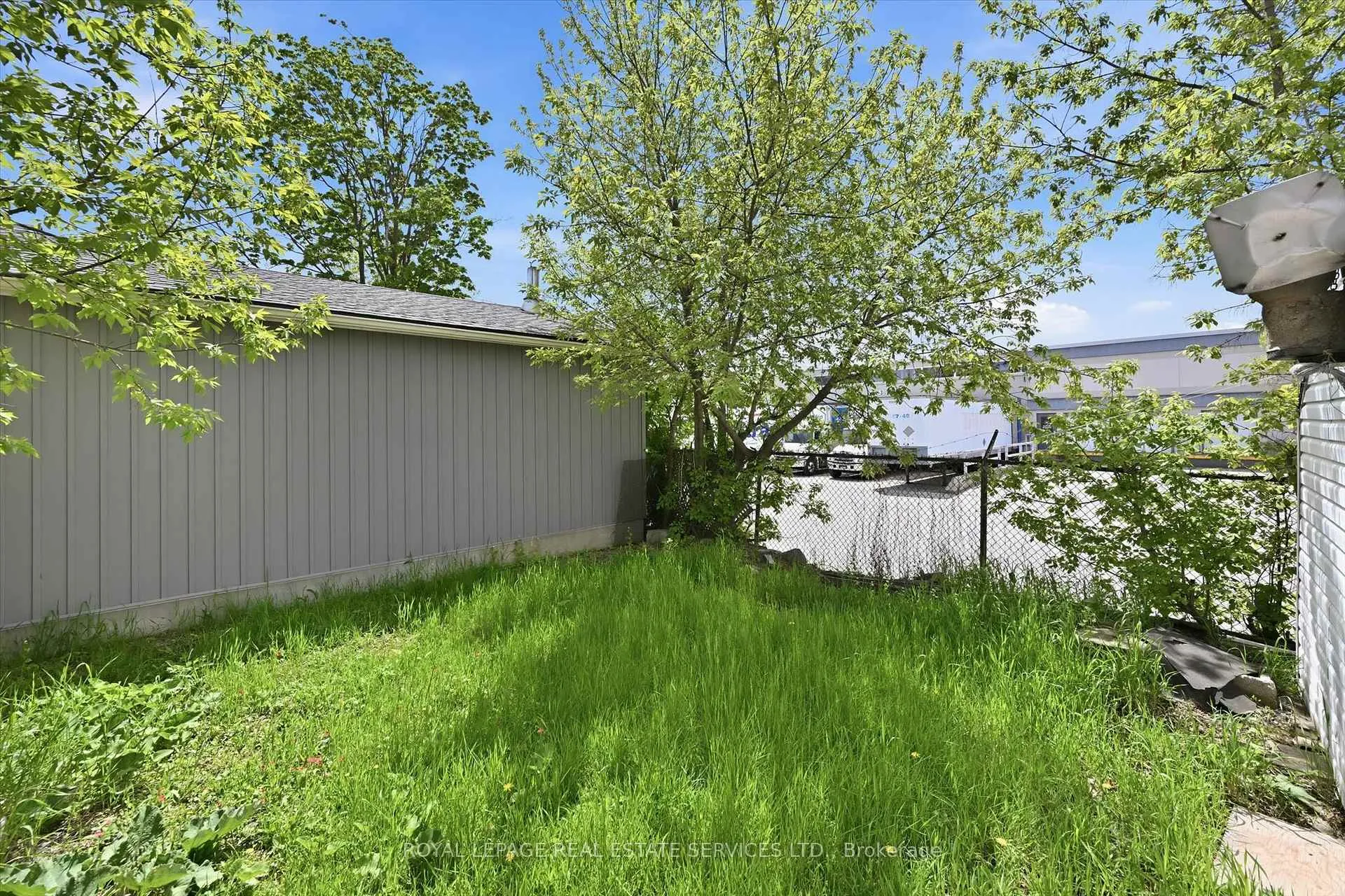 Photo 9 of 700 Rennie Street, Hamilton, Parkview — HOMEH