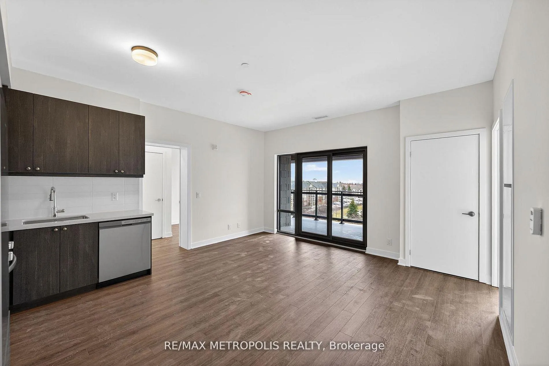 Photo 4 of Unit 602, 51 Clarington Boulevard, Clarington, Bowmanville — HOMEH