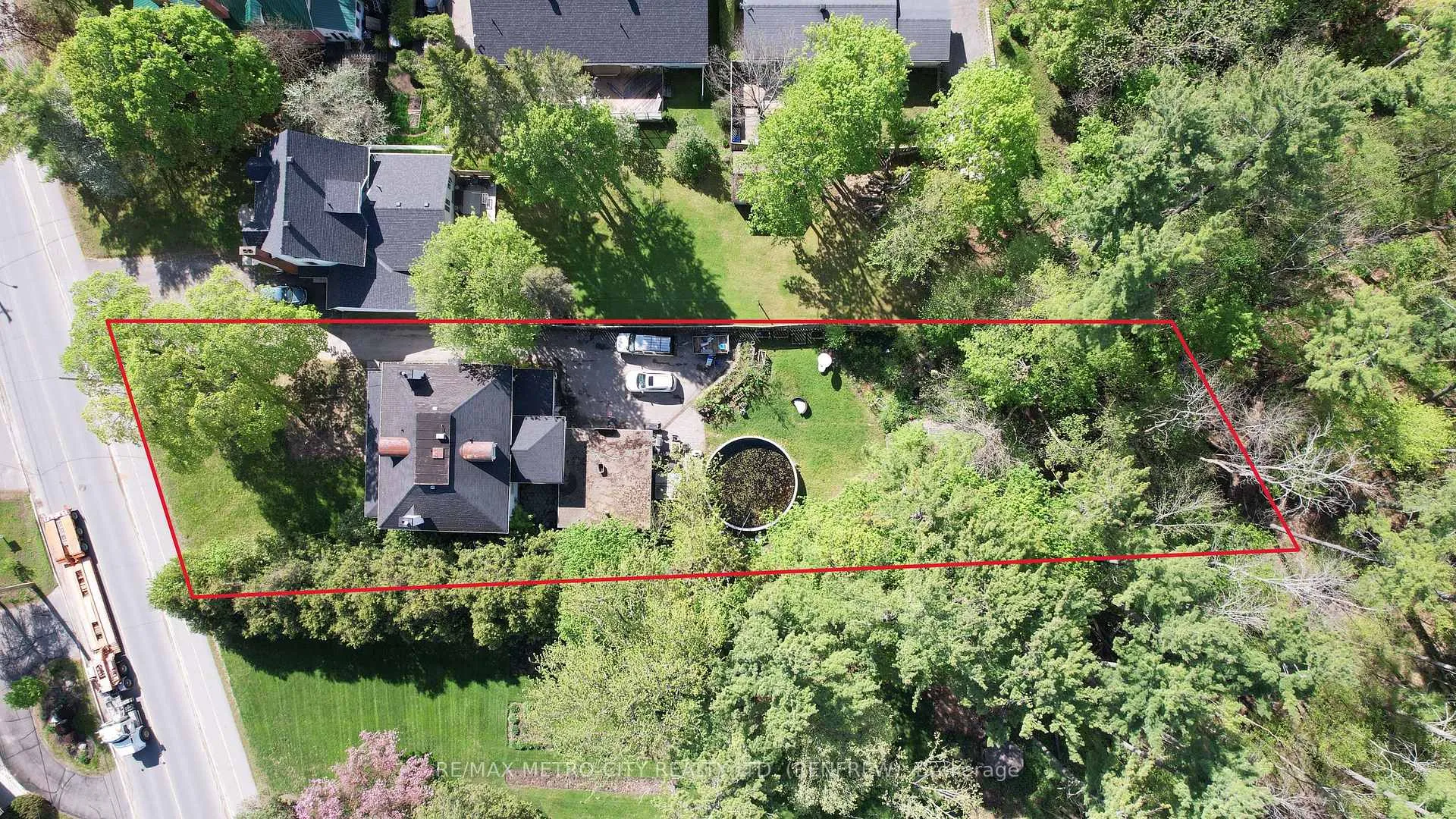 Photo 3 of 560 Raglan Street S, Renfrew — HOMEH