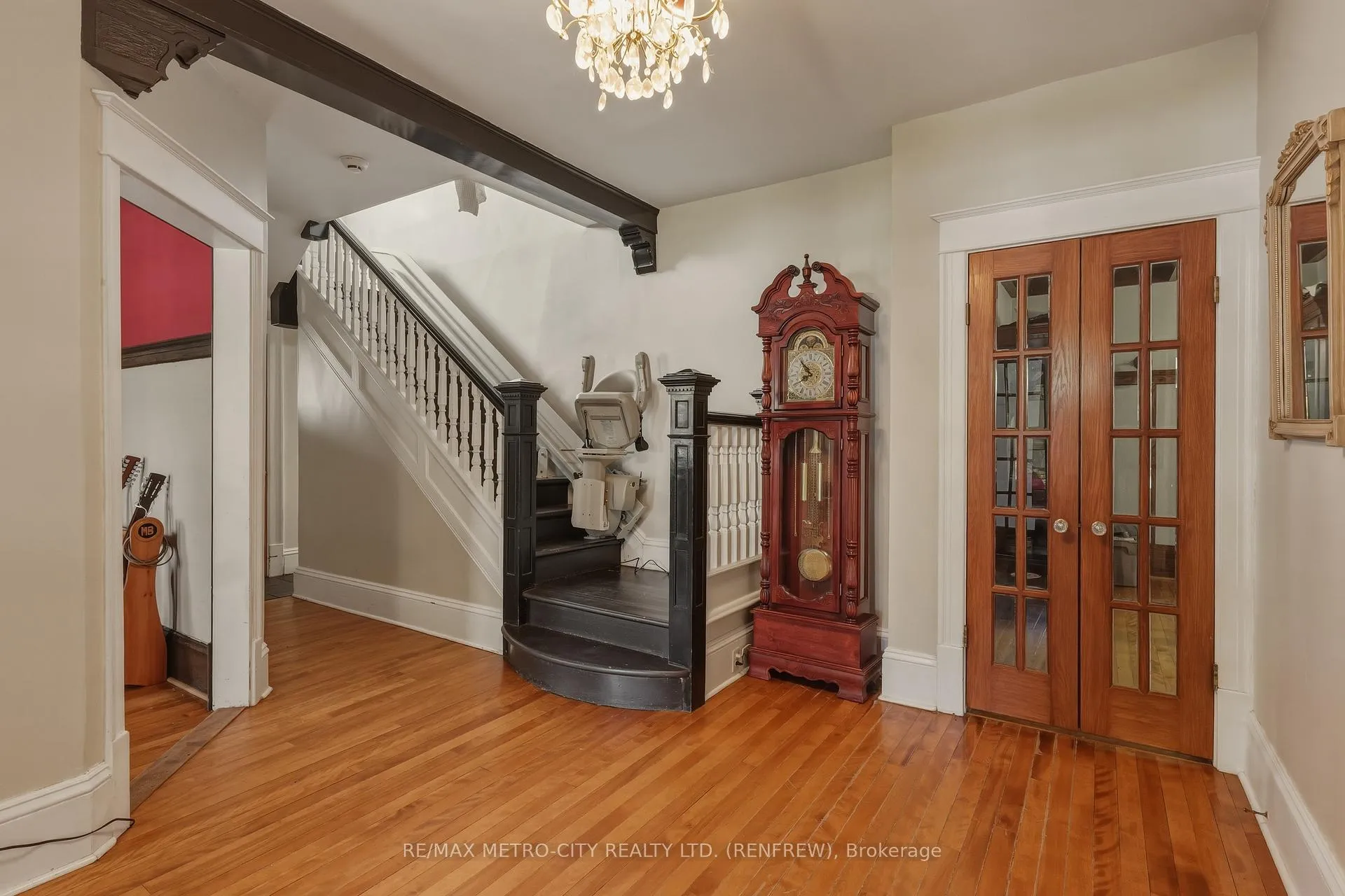 Photo 6 of 560 Raglan Street S, Renfrew — HOMEH
