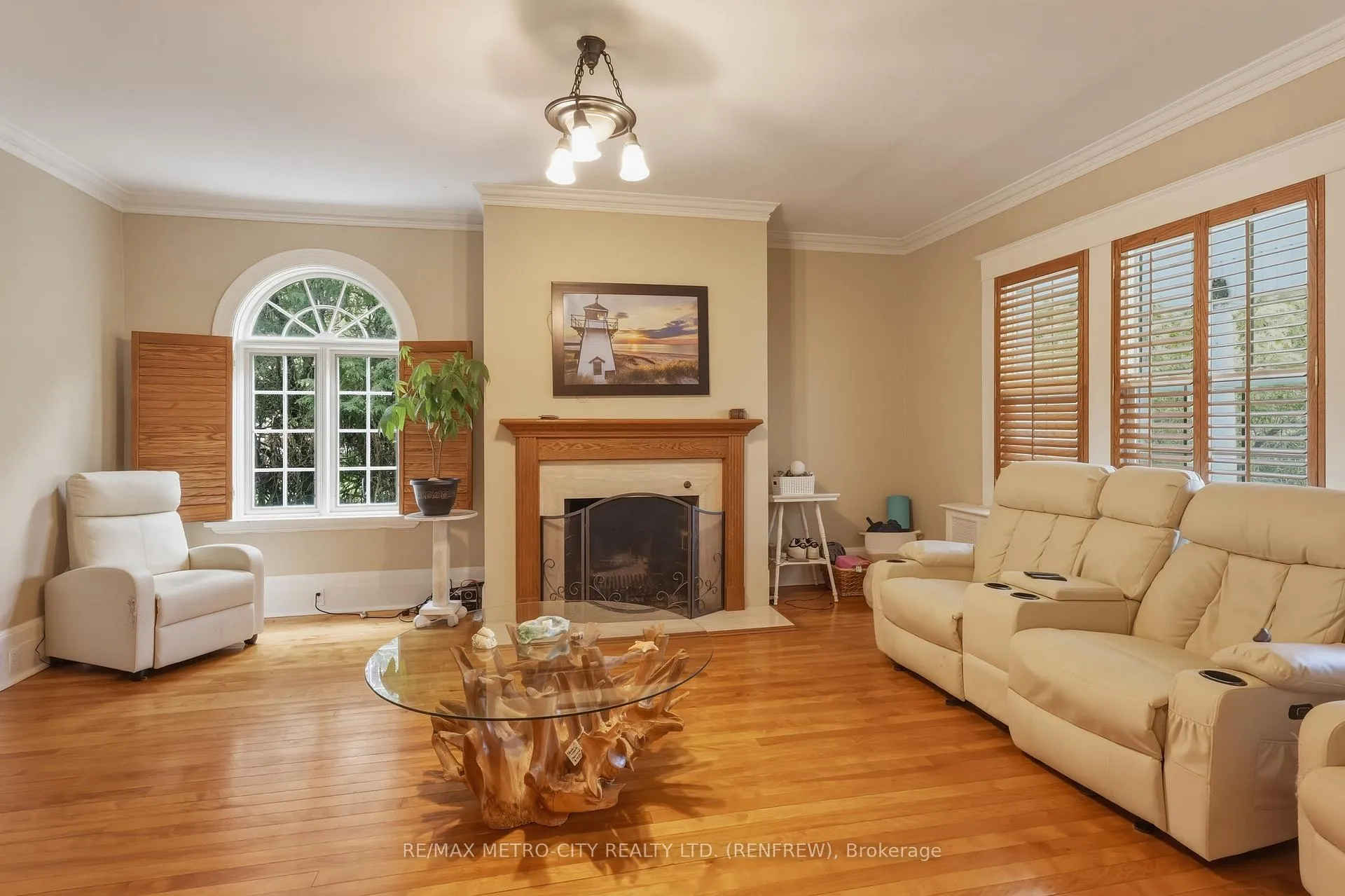 Photo 7 of 560 Raglan Street S, Renfrew — HOMEH