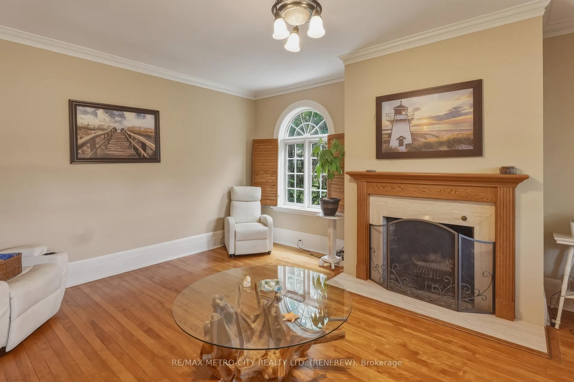 Photo 9 of 560 Raglan Street S, Renfrew — HOMEH