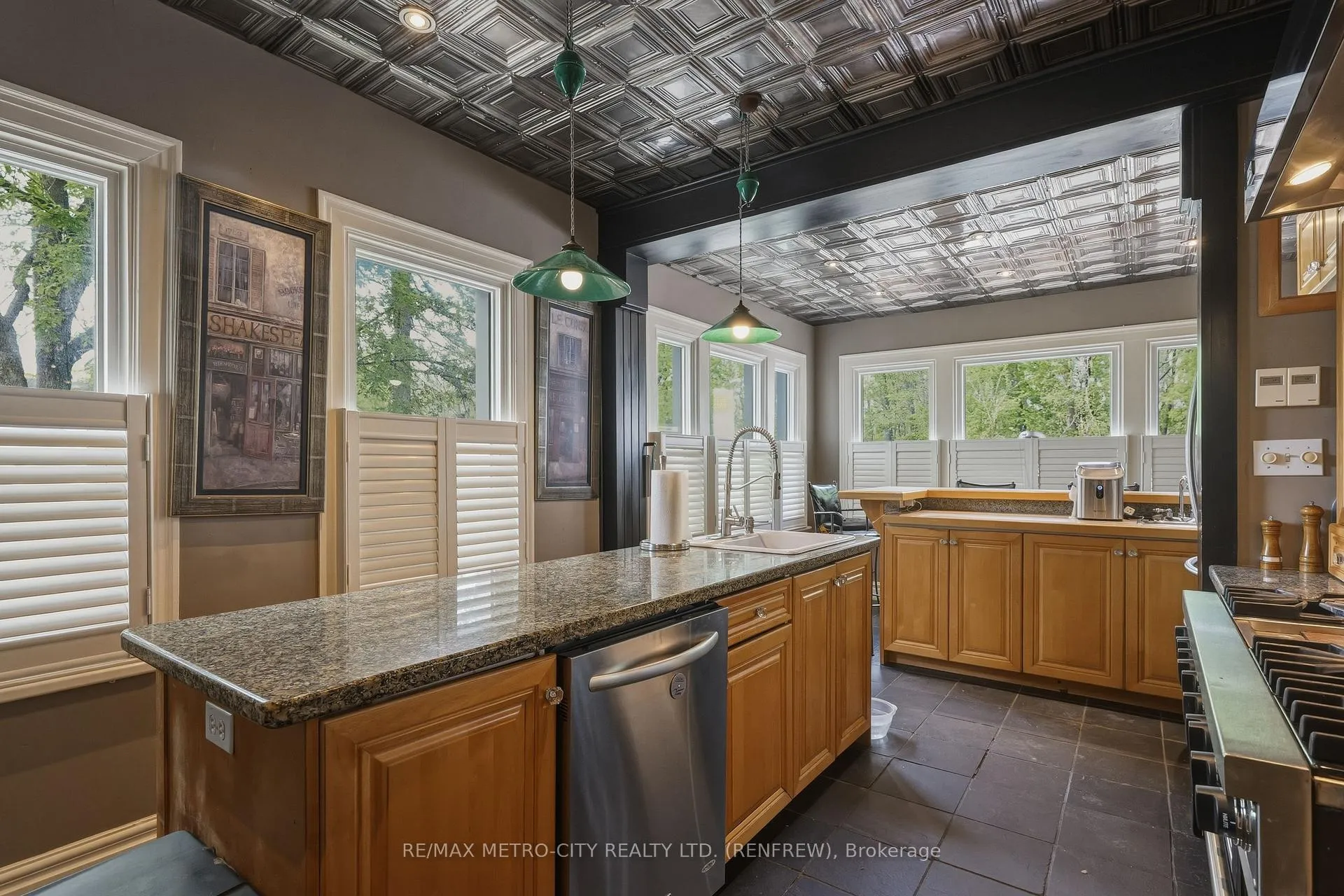 Photo 13 of 560 Raglan Street S, Renfrew — HOMEH