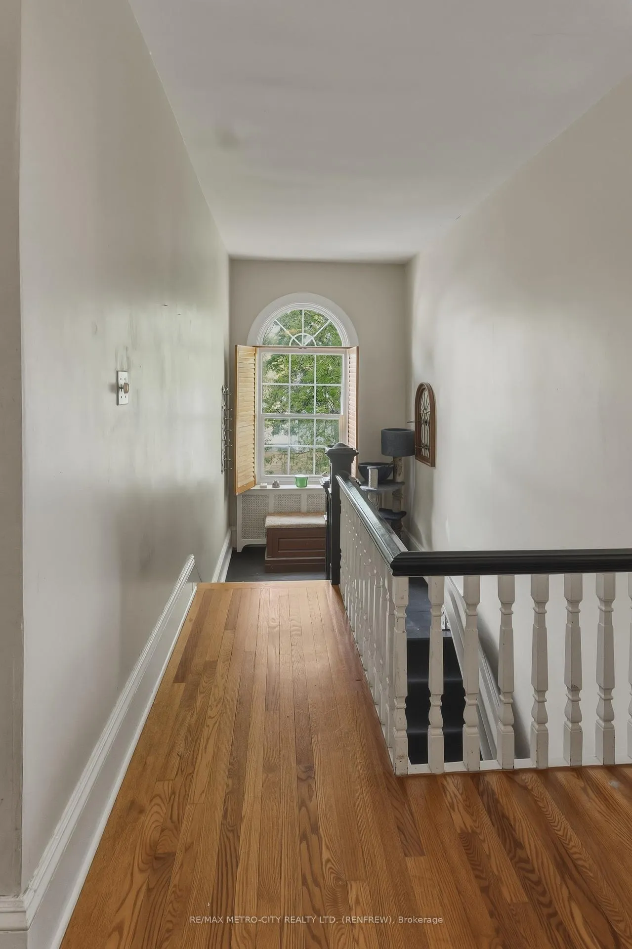 Photo 19 of 560 Raglan Street S, Renfrew — HOMEH