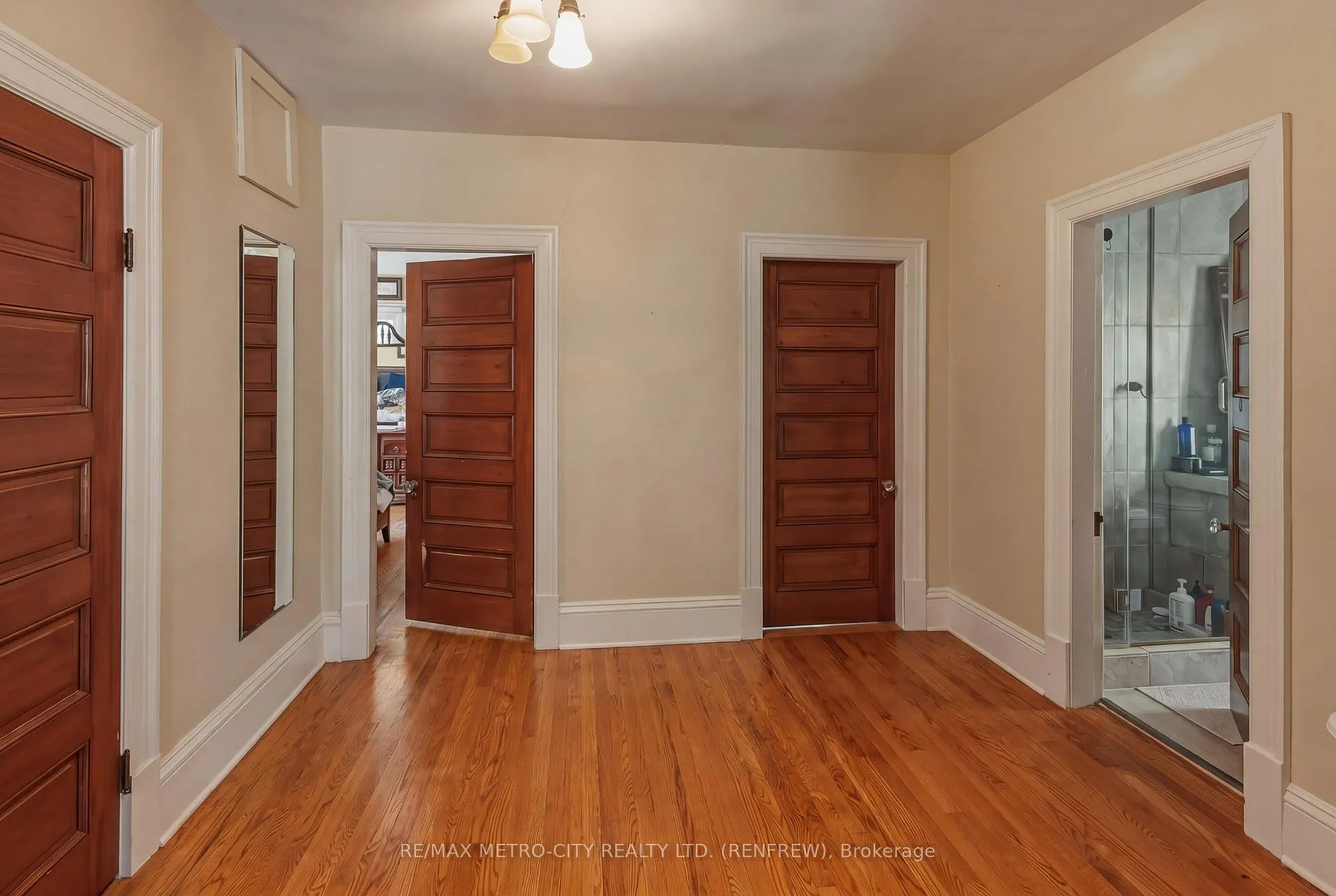 Photo 20 of 560 Raglan Street S, Renfrew — HOMEH
