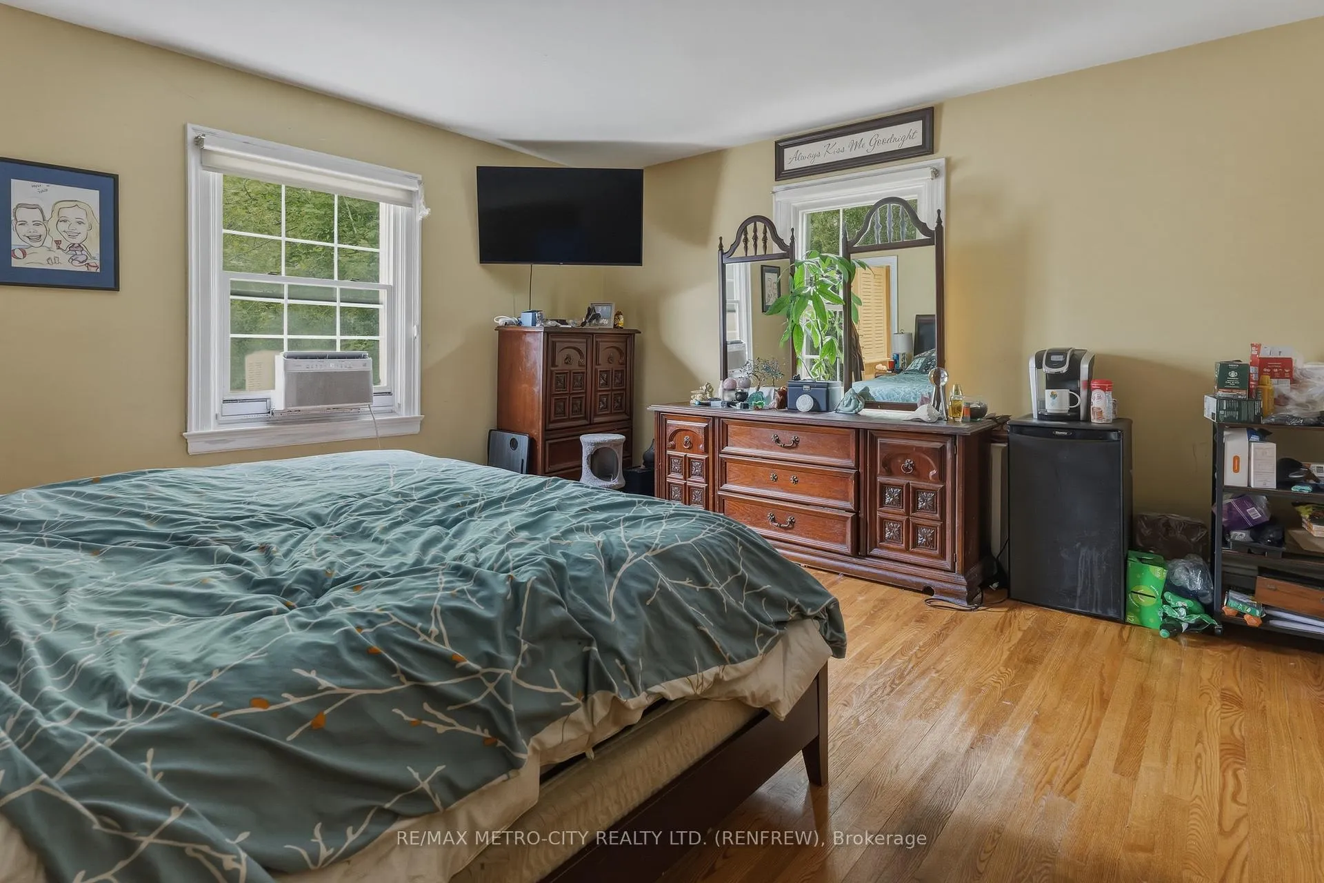 Photo 21 of 560 Raglan Street S, Renfrew — HOMEH