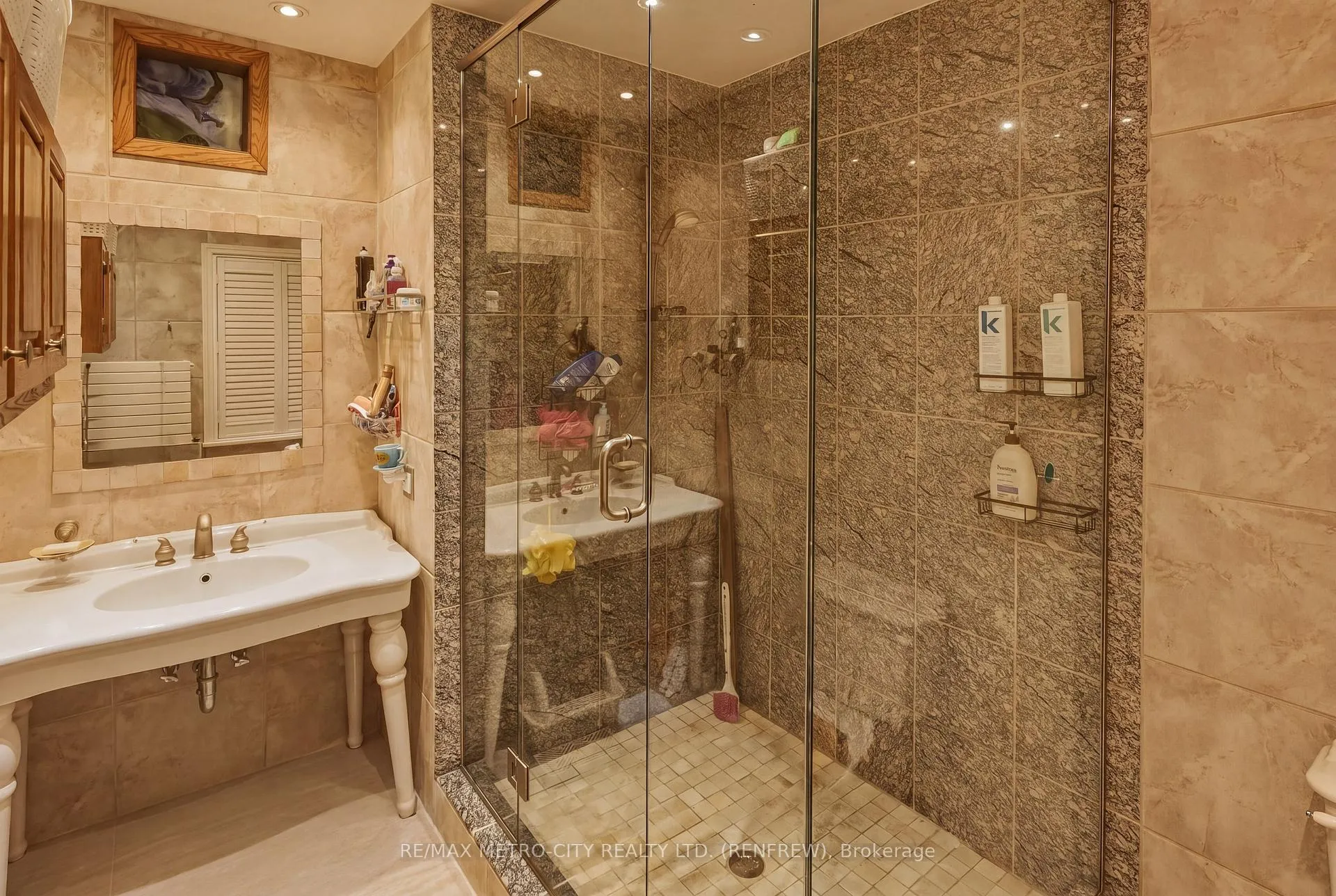 Photo 22 of 560 Raglan Street S, Renfrew — HOMEH