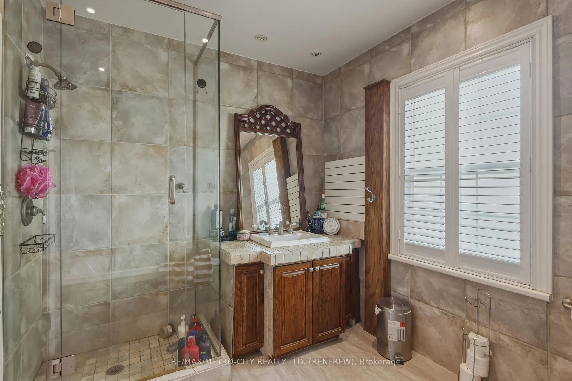Photo 27 of 560 Raglan Street S, Renfrew — HOMEH
