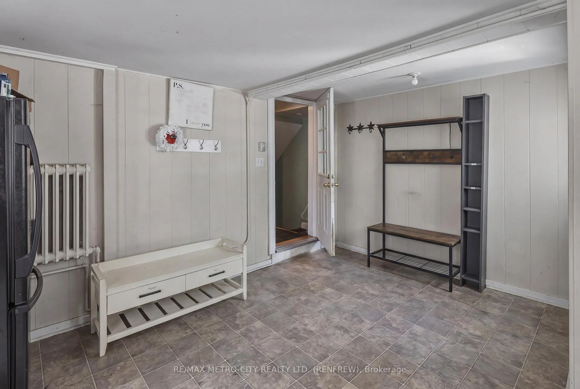 Photo 32 of 560 Raglan Street S, Renfrew — HOMEH