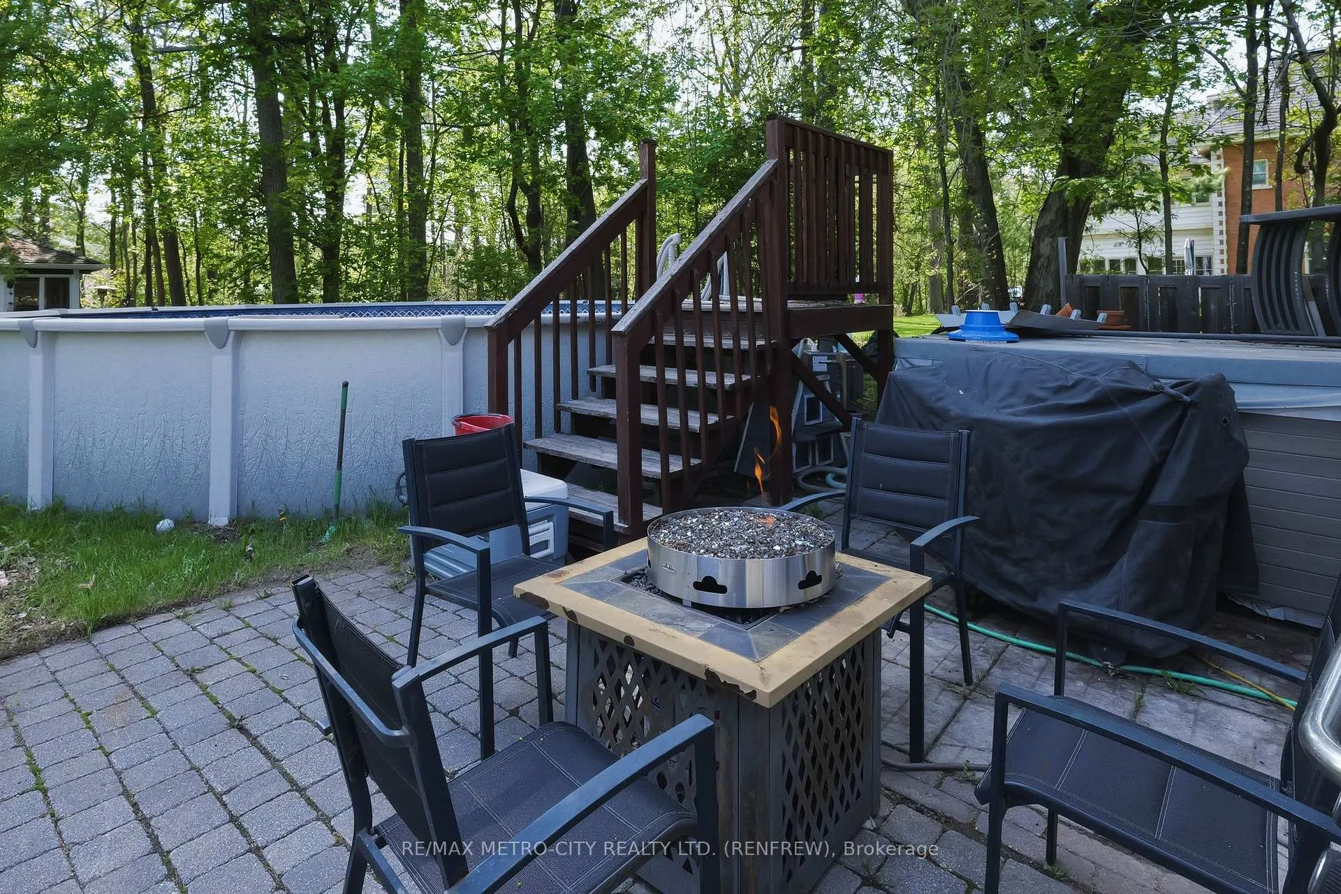 Photo 35 of 560 Raglan Street S, Renfrew — HOMEH