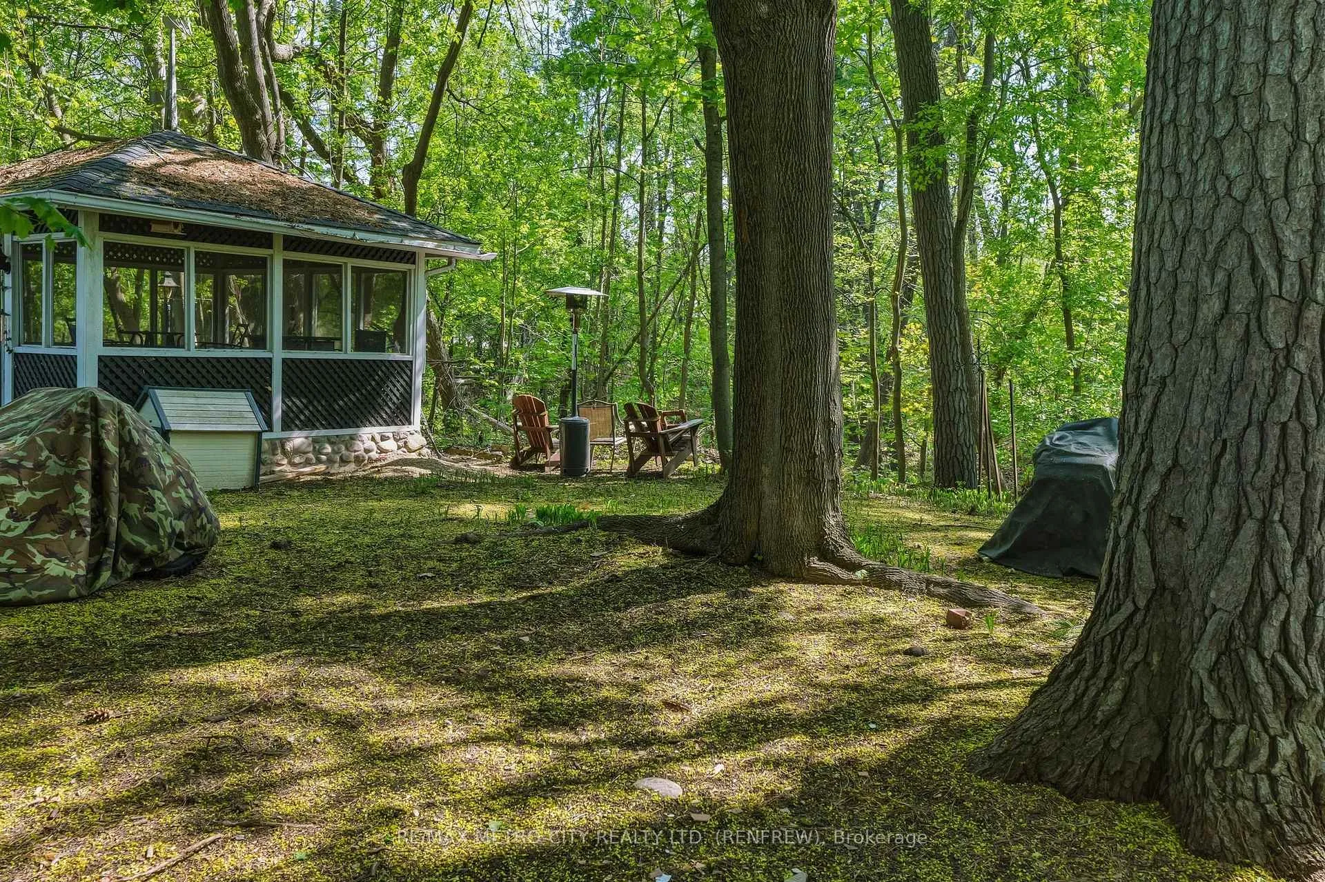 Photo 39 of 560 Raglan Street S, Renfrew — HOMEH