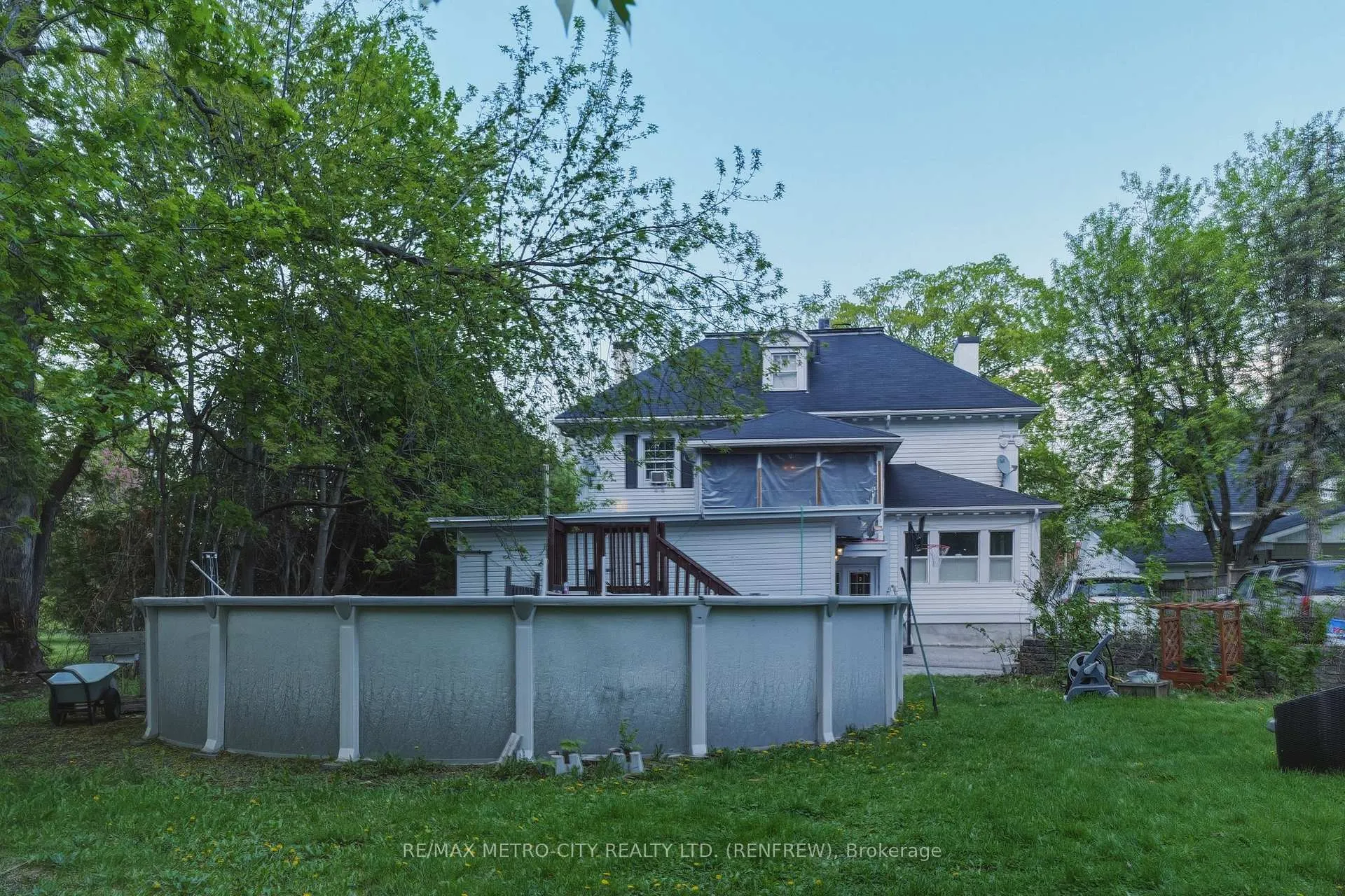 Photo 41 of 560 Raglan Street S, Renfrew — HOMEH