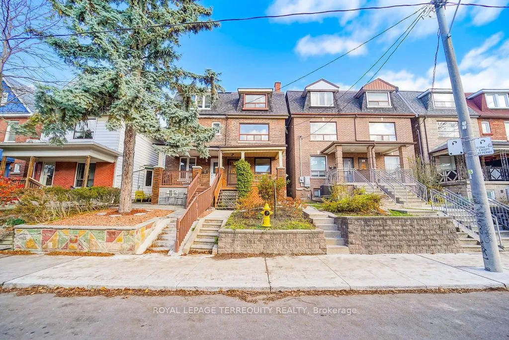 Photo 3 of 243 Montrose Avenue, Toronto, Palmerston-Little Italy — HOMEH
