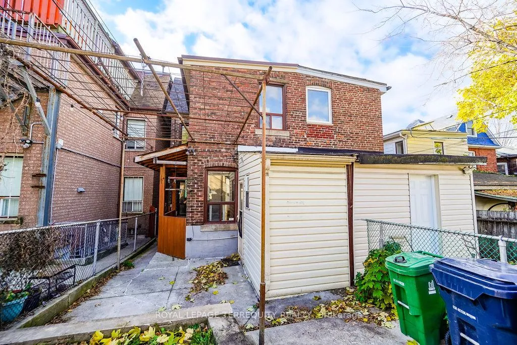 Photo 9 of 243 Montrose Avenue, Toronto, Palmerston-Little Italy — HOMEH