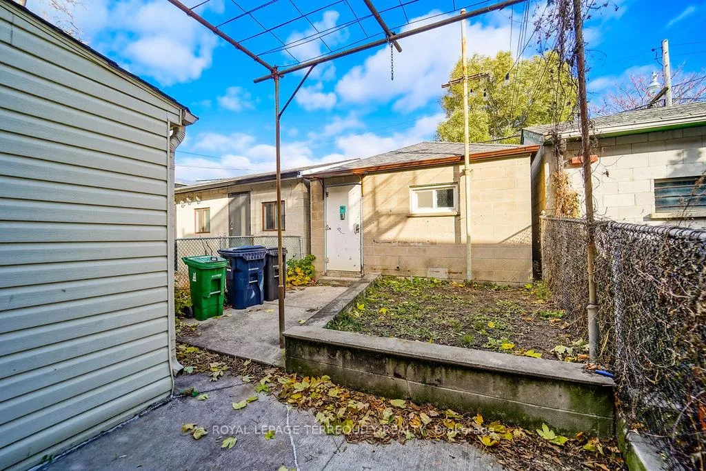 Photo 11 of 243 Montrose Avenue, Toronto, Palmerston-Little Italy — HOMEH