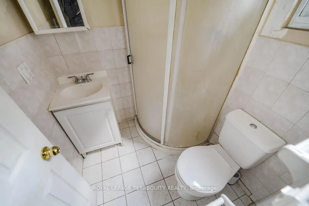 Photo 15 of 243 Montrose Avenue, Toronto, Palmerston-Little Italy — HOMEH