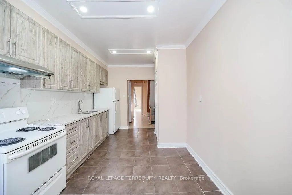Photo 16 of 243 Montrose Avenue, Toronto, Palmerston-Little Italy — HOMEH