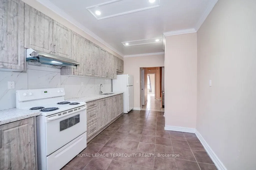 Photo 17 of 243 Montrose Avenue, Toronto, Palmerston-Little Italy — HOMEH