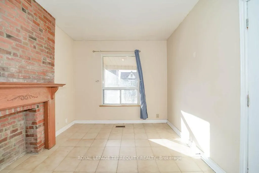 Photo 25 of 243 Montrose Avenue, Toronto, Palmerston-Little Italy — HOMEH