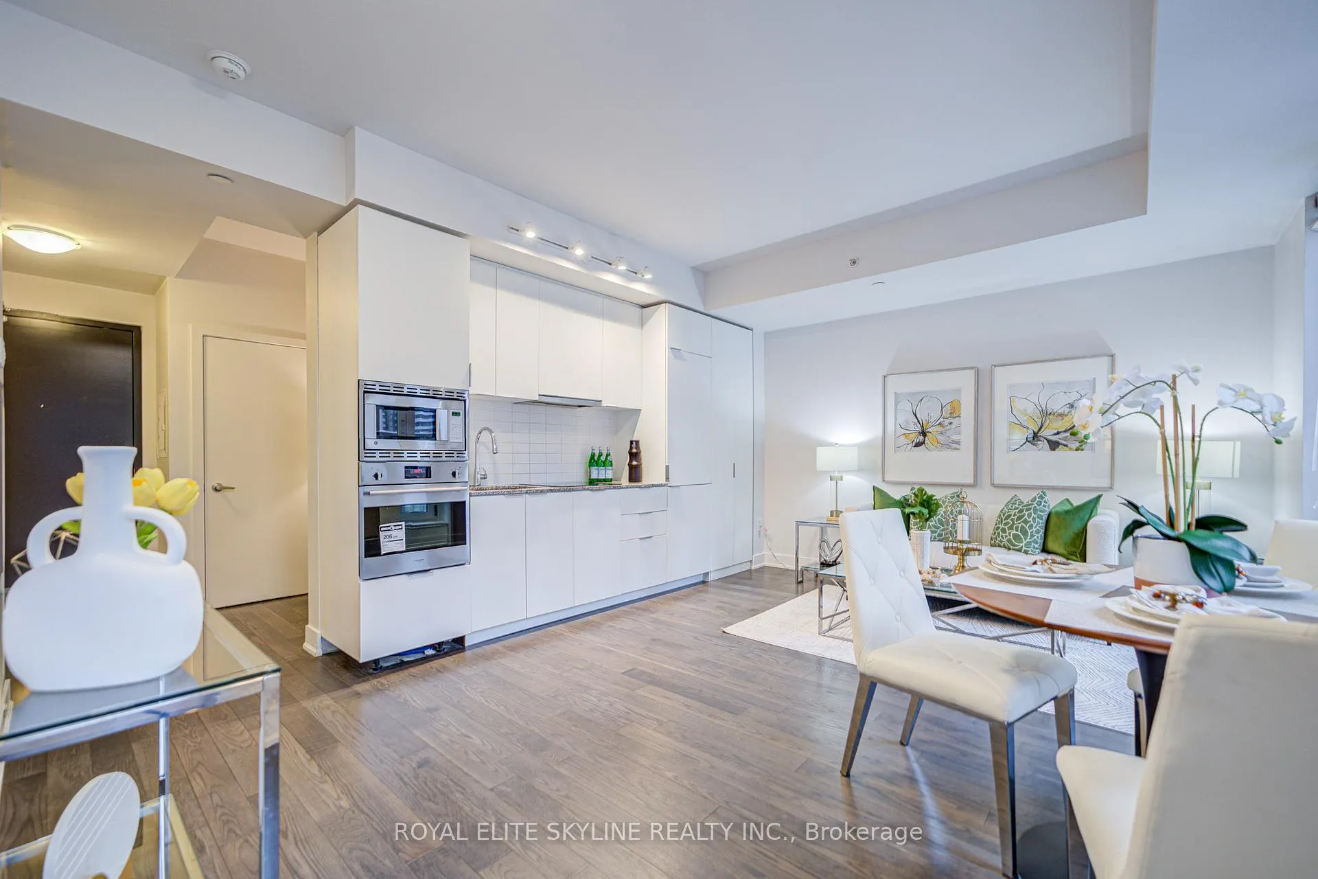 Photo 9 of Unit 310, 955 Bay Street, Toronto, Bay Street Corridor — HOMEH
