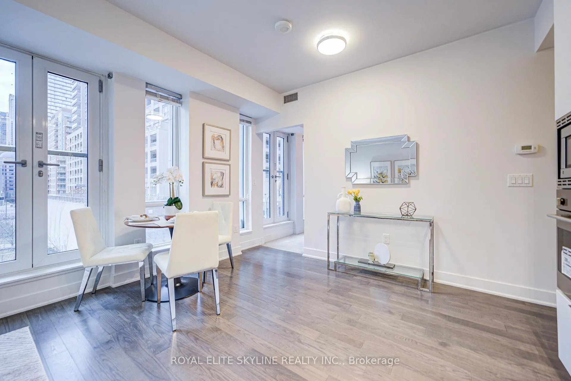 Photo 13 of Unit 310, 955 Bay Street, Toronto, Bay Street Corridor — HOMEH